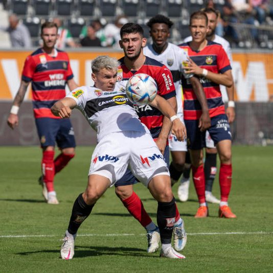 Reiter im Kampf um den Ball