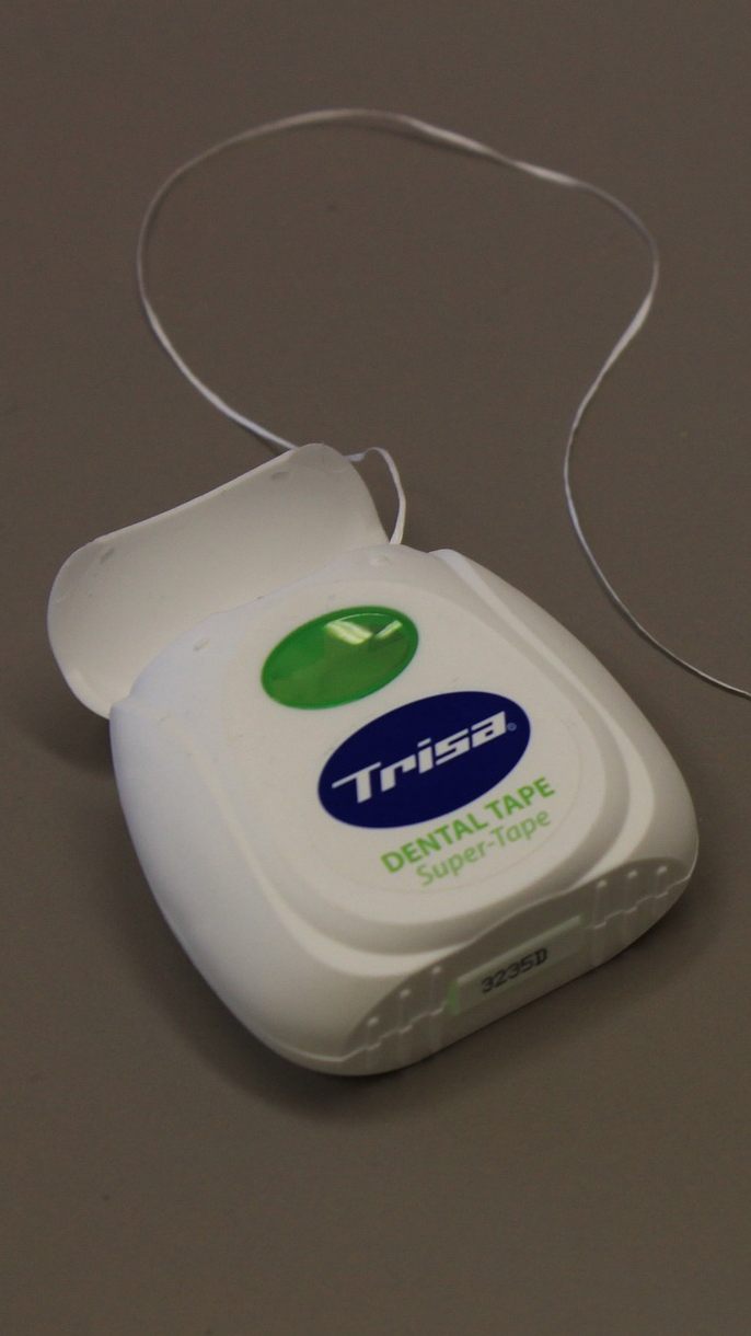 Wie man Zahnseide richtig verwendet.