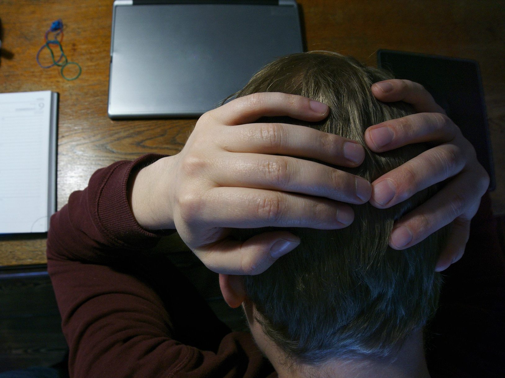 Experten warnen: Die Anzahl an Beratungsgesprächen zum Thema Suizid bei Jugendlichen seien "alarmierend hoch".