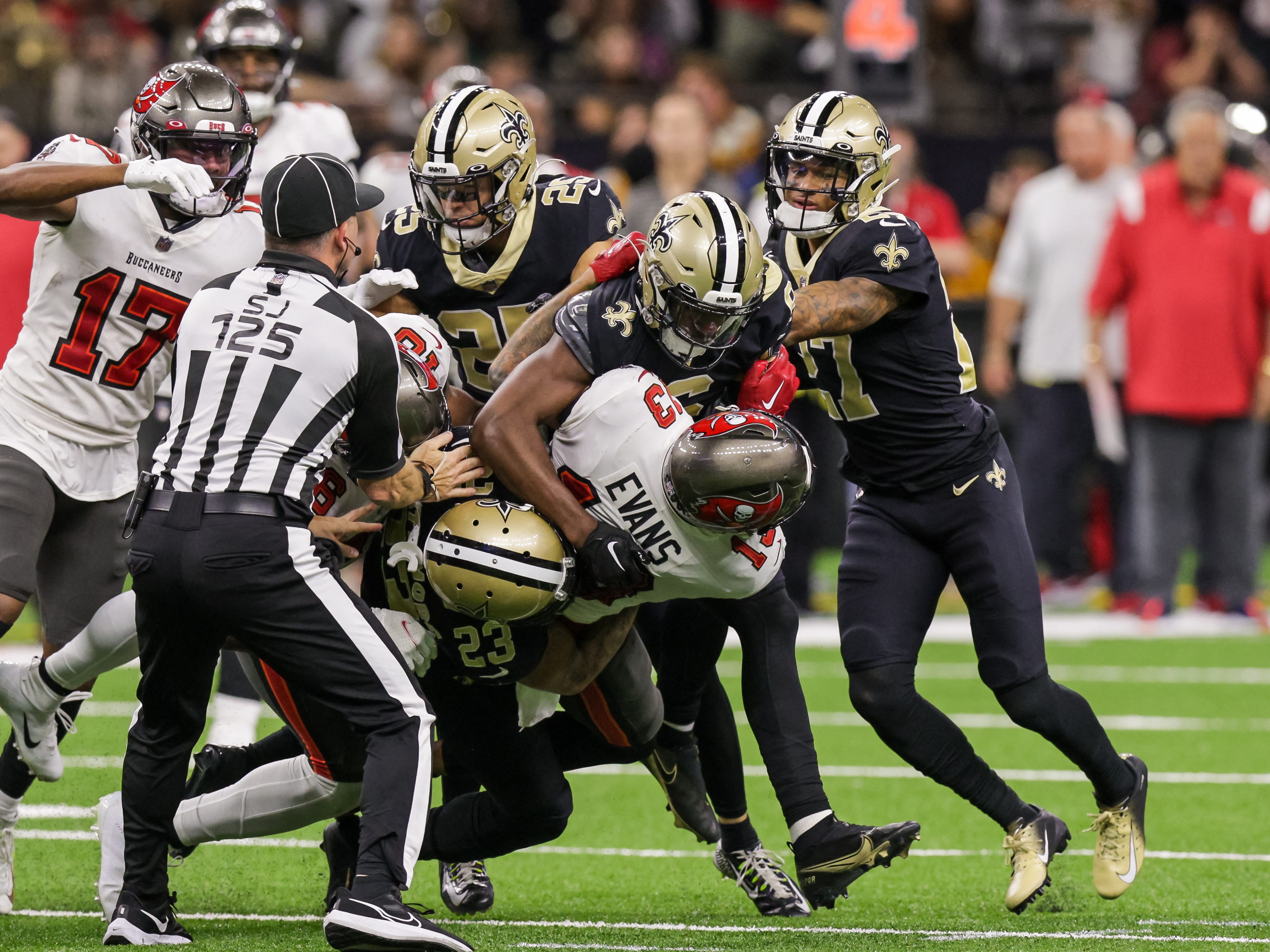 Keilerei zwischen den Bucs und Saints. Keilerei zwischen den Bucs und Saints.