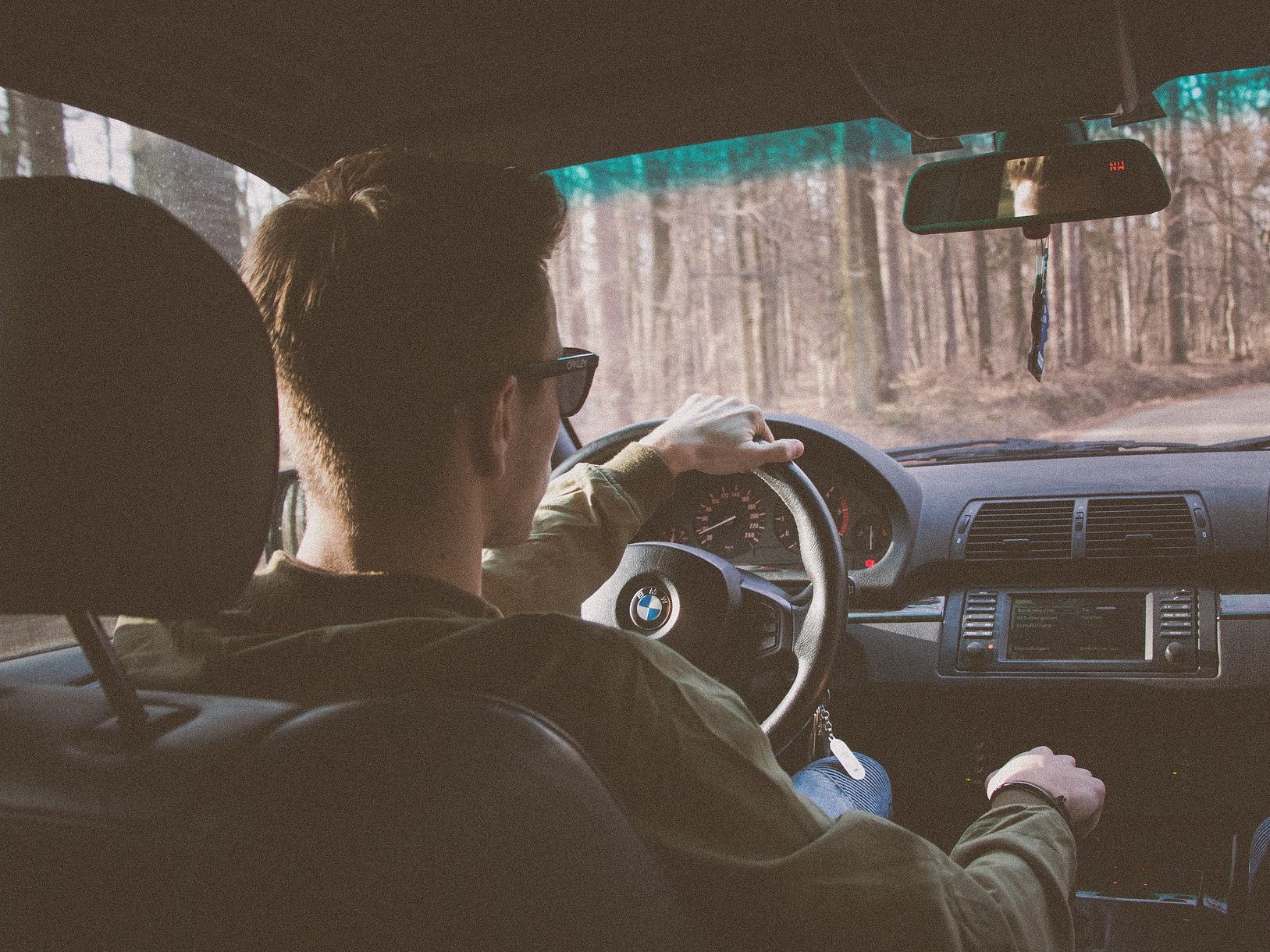 70 Prozent der Männer in Österreich glauben, dass das Auto den Sexappeal des Fahrers steigern kann. 70 Prozent der Männer in Österreich glauben, dass das Auto den Sexappeal des Fahrers steigern kann.