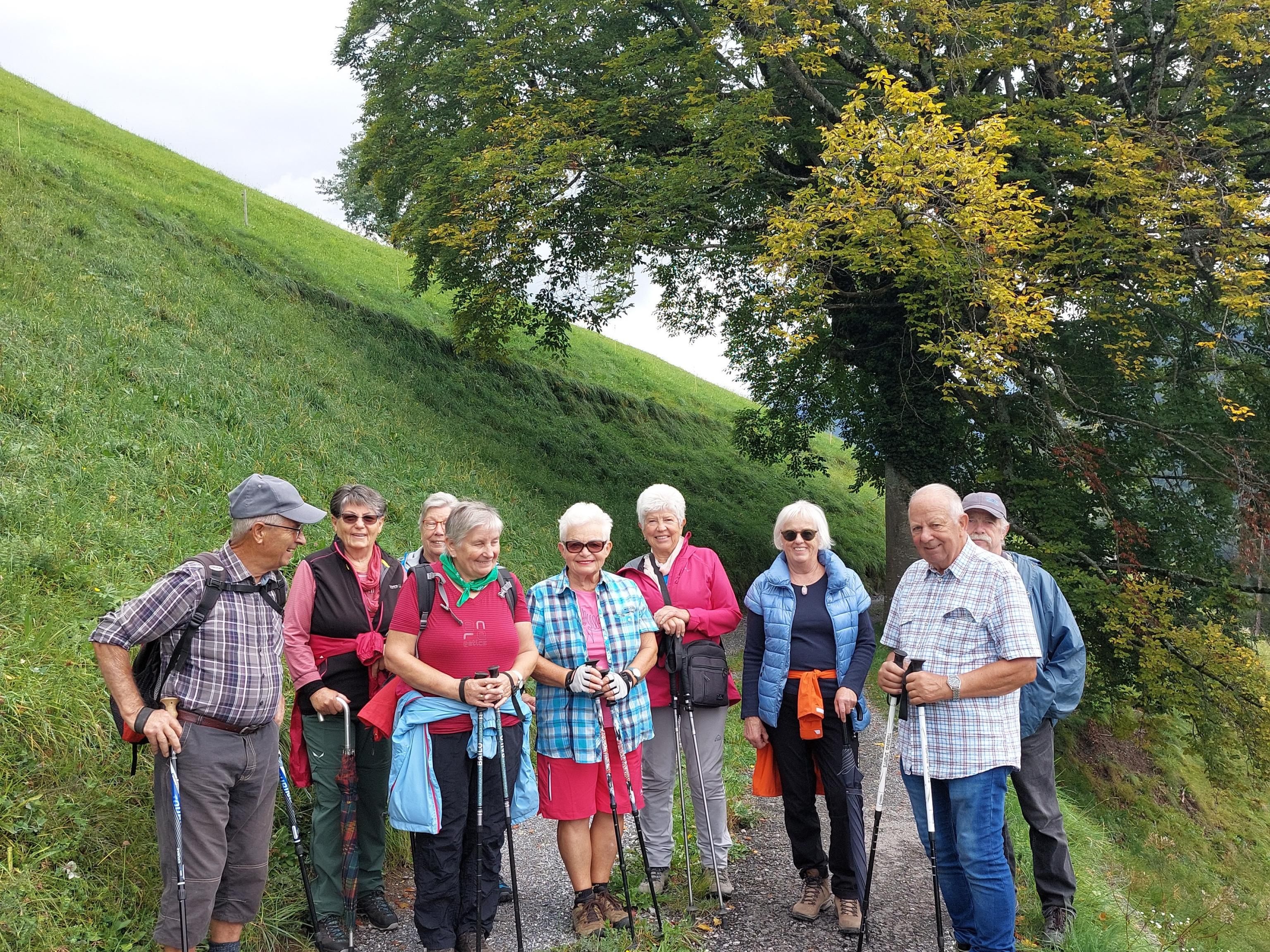 Wanderung von Viktorsberg zur Buschenschank in Röthis. Wanderung von Viktorsberg zur Buschenschank in Röthis.