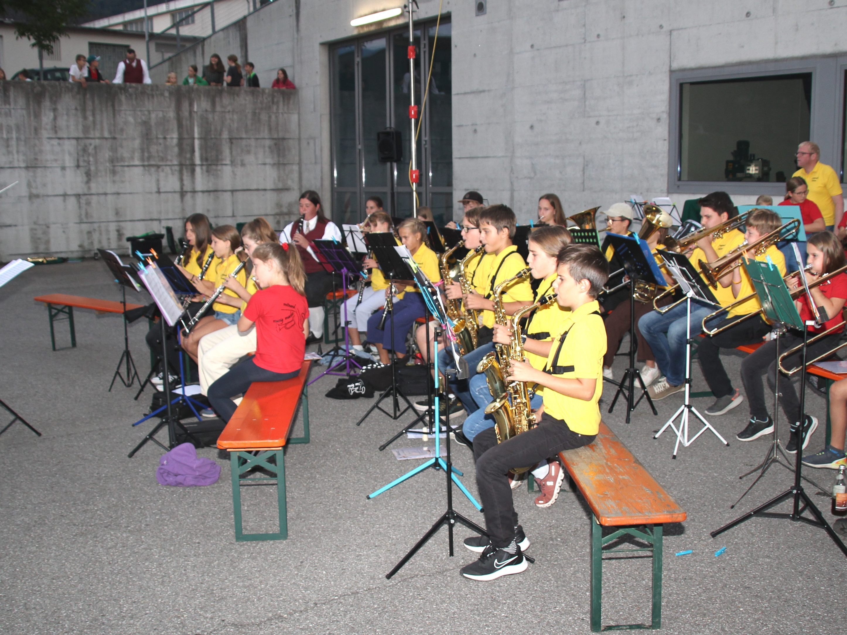 Die Jugend des Musikvereins präsentierte ihr Talent am Feuerwehrhaus. Die Jugend des Musikvereins präsentierte ihr Talent am Feuerwehrhaus.