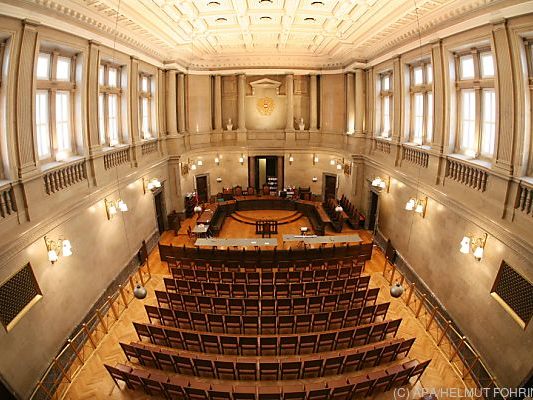 Im Großen Schwurgerichtssaal wird Prozess um Anschlag in Wien eröffnet
