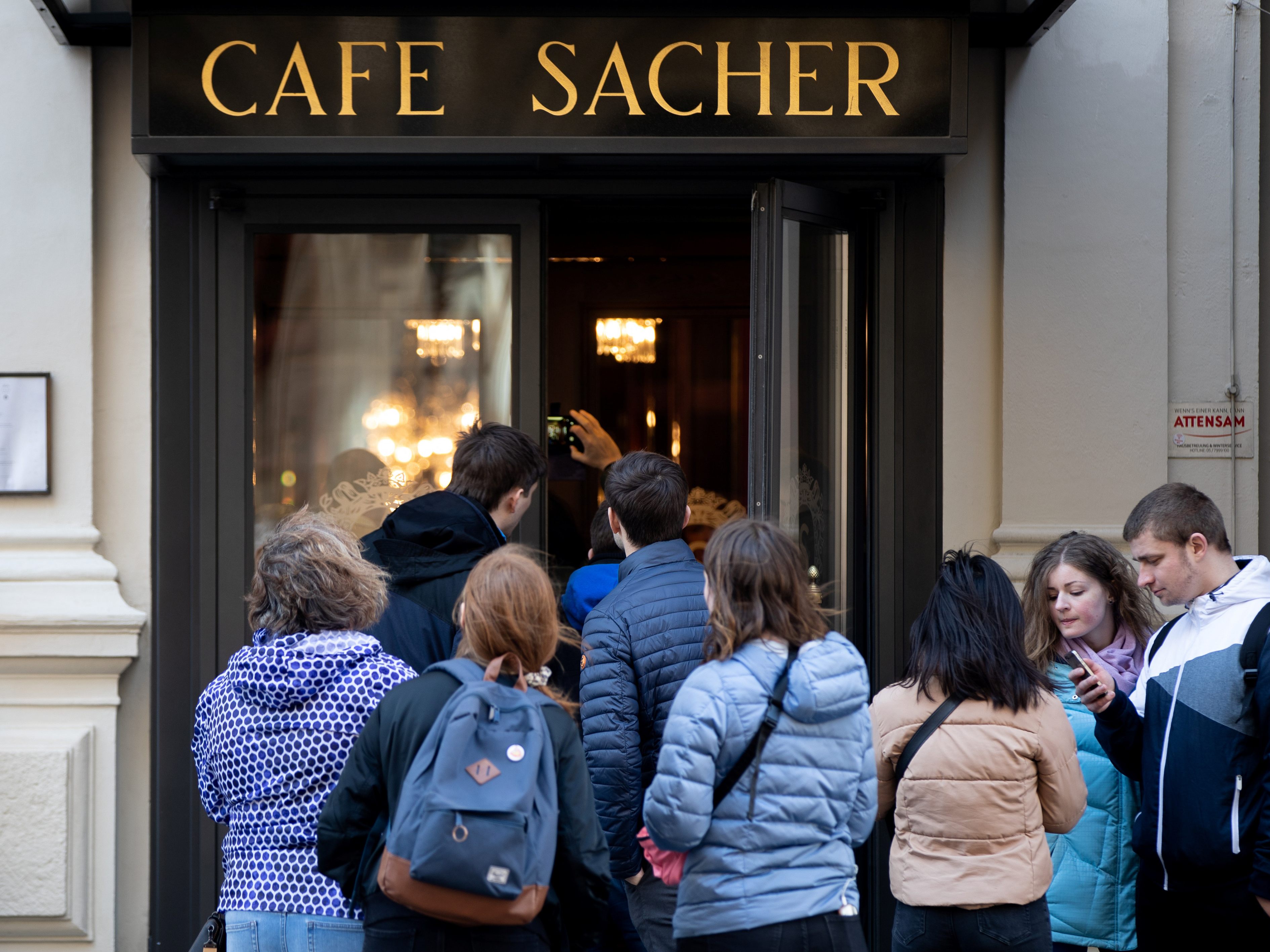 In Triest wird heuer noch erstes Café Sacher eröffnet. In Triest wird heuer noch erstes Café Sacher eröffnet.