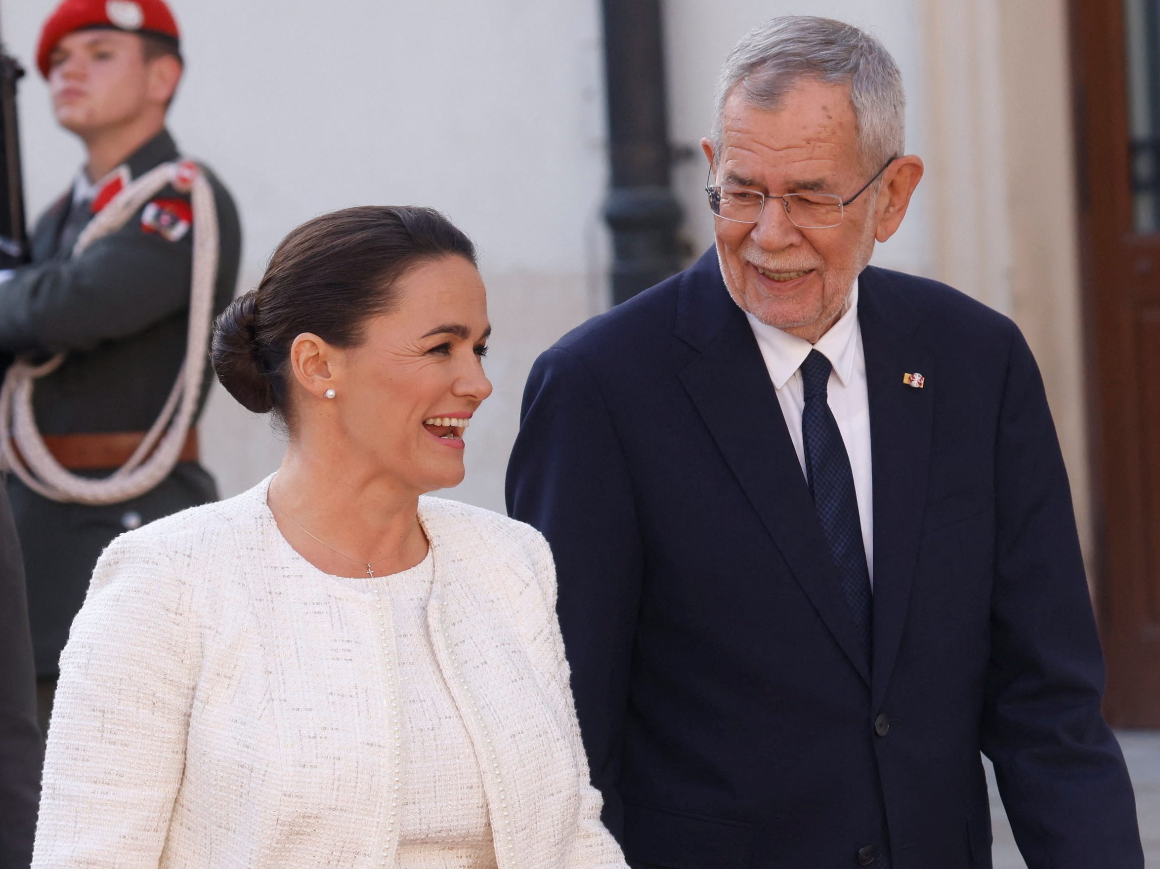 Die ungarische Staatspräsidentin Katalin Novák war bei Bundespräsidenten Alexander Van der Bellen zu Besuch. Die ungarische Staatspräsidentin Katalin Novák war bei Bundespräsidenten Alexander Van der Bellen zu Besuch.