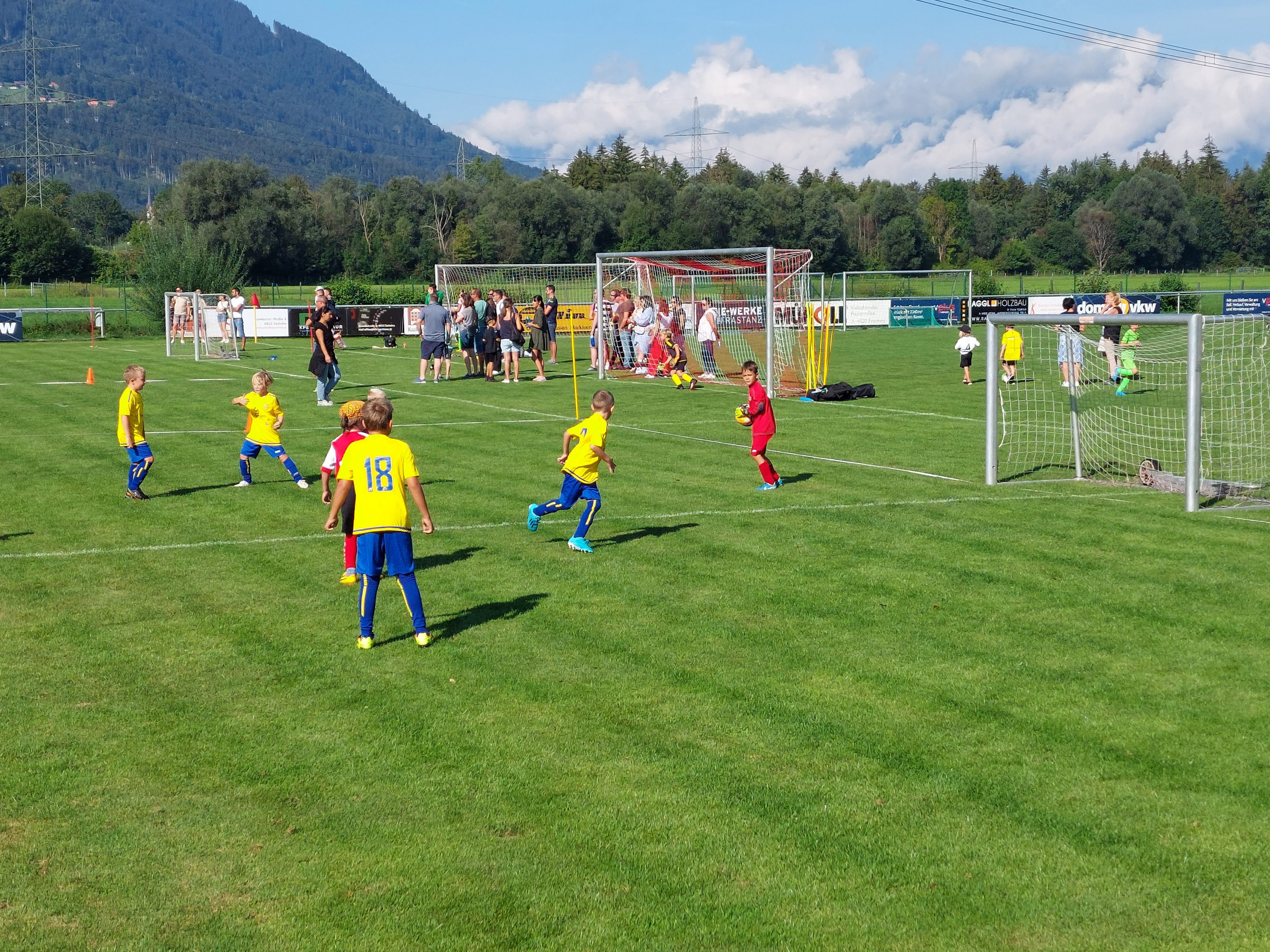 Die Nachwuchskicker geben sich am kommenden Samstag ein Stelldichein auf der Sportanlage in Satteins Die Nachwuchskicker geben sich am kommenden Samstag ein Stelldichein auf der Sportanlage in Satteins