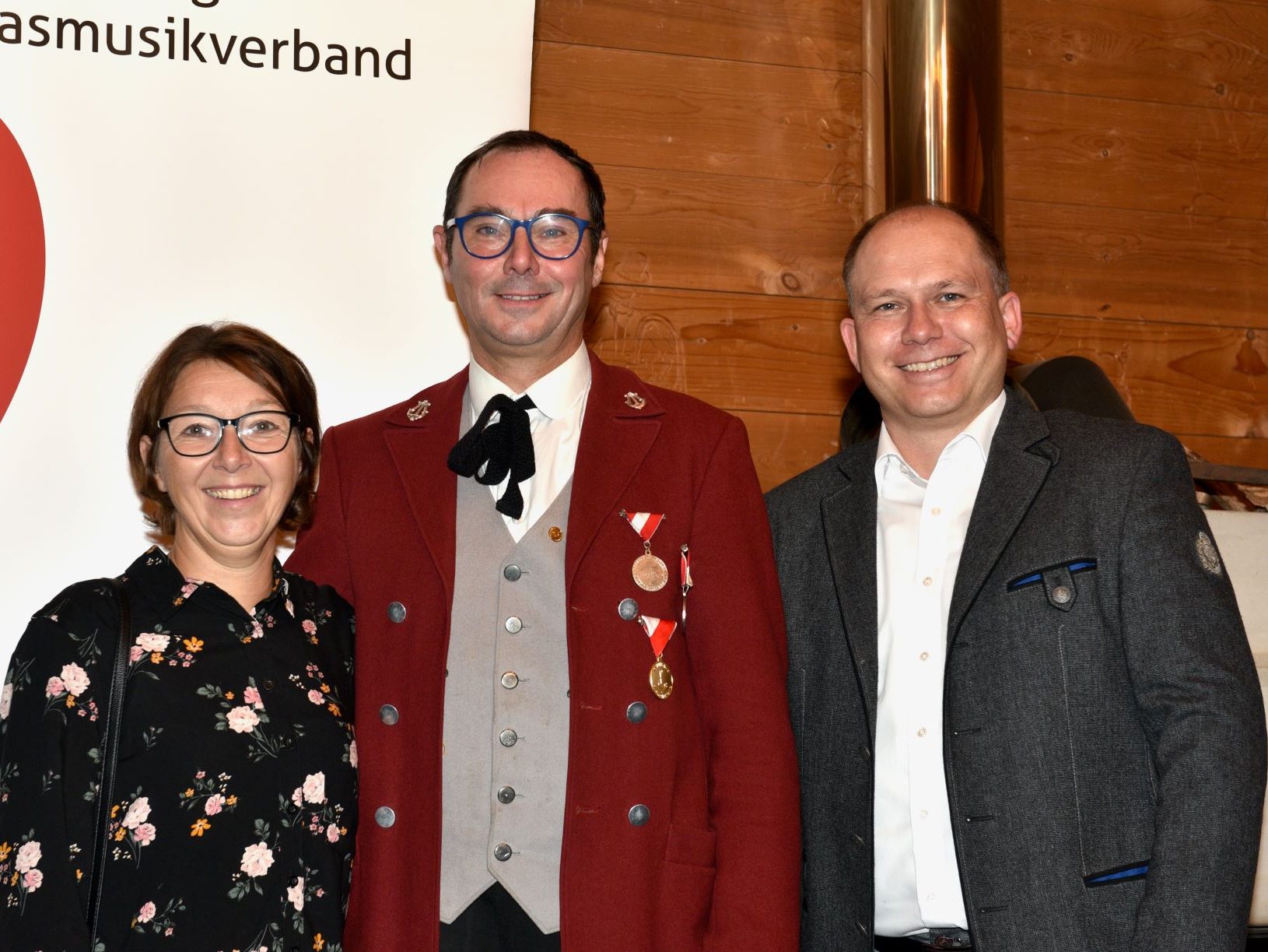 Jubilar Andreas Strele mit Gattin Doris und Bgm Peter Neier Jubilar Andreas Strele mit Gattin Doris und Bgm Peter Neier