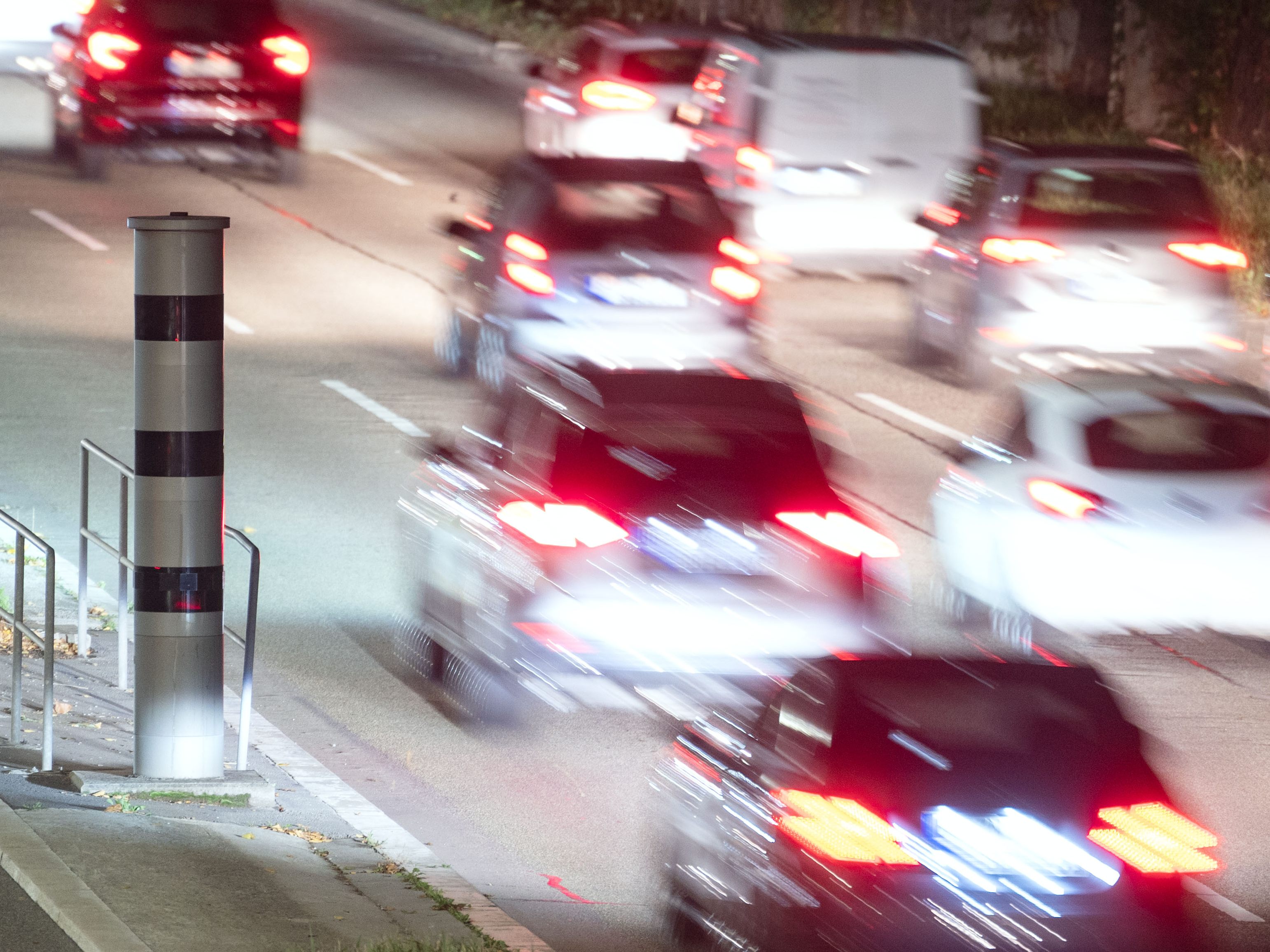 Zwei Raser waren mit 161 km/h auf der Burgenland Schnellstraße unterwegs. Zwei Raser waren mit 161 km/h auf der Burgenland Schnellstraße unterwegs.