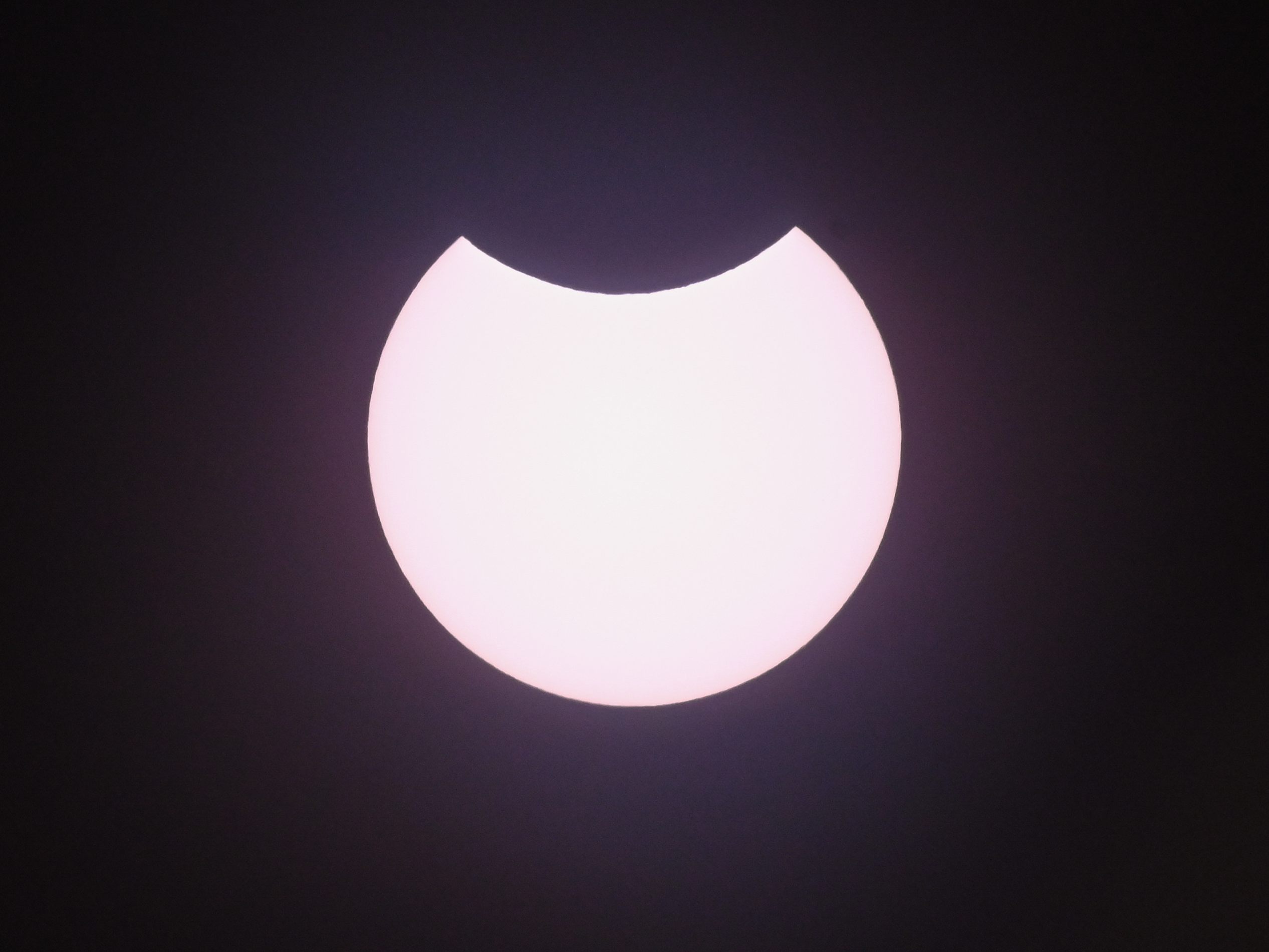 Weitgehend freie Sicht auf partielle Sonnenfinsternis am Dienstag. Weitgehend freie Sicht auf partielle Sonnenfinsternis am Dienstag.