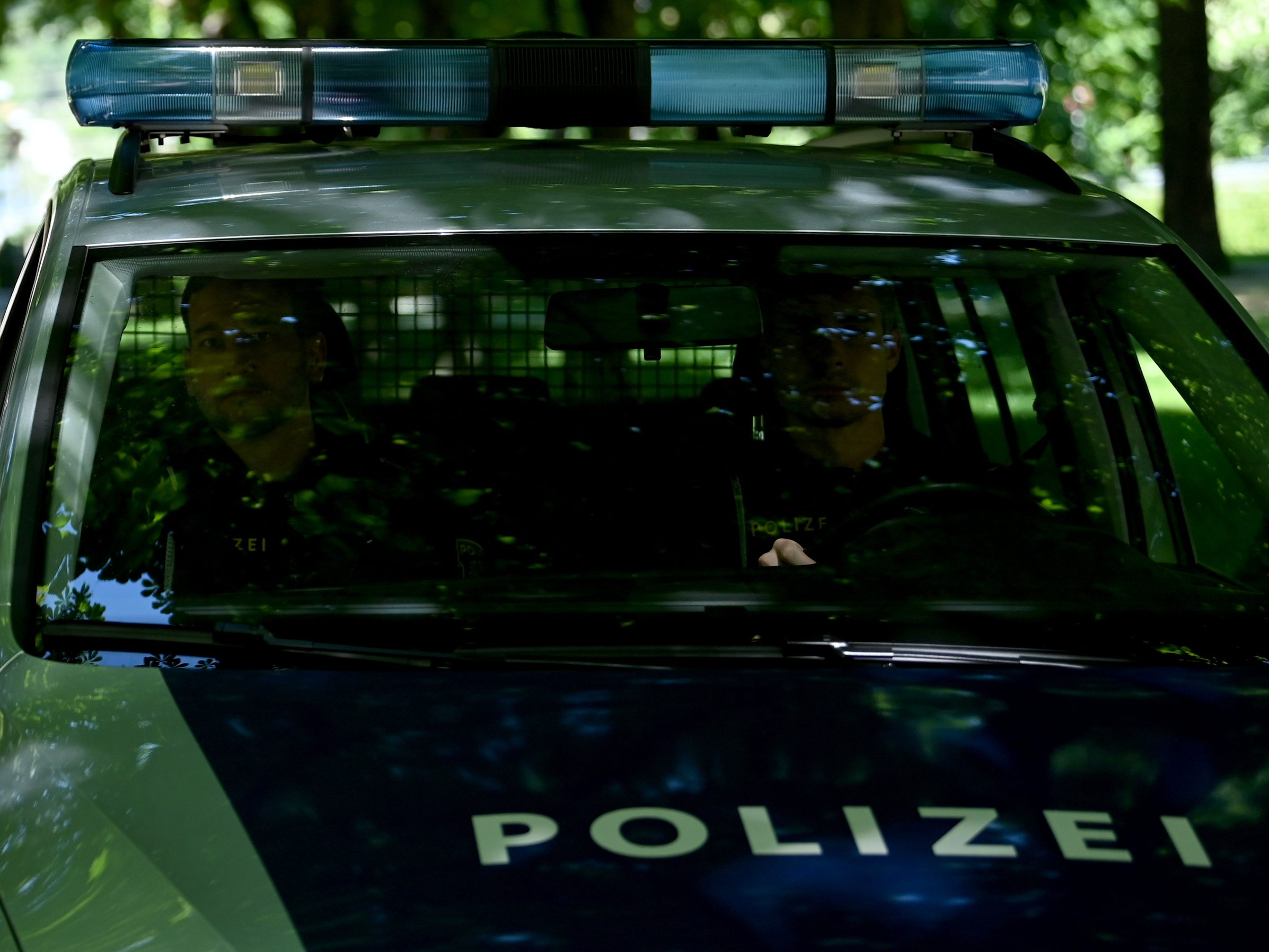 Die Wiener Polizei hat nach Schüssen in Wien-Floridsdorf auch den Verletzten festgenommen. Die Wiener Polizei hat nach Schüssen in Wien-Floridsdorf auch den Verletzten festgenommen.