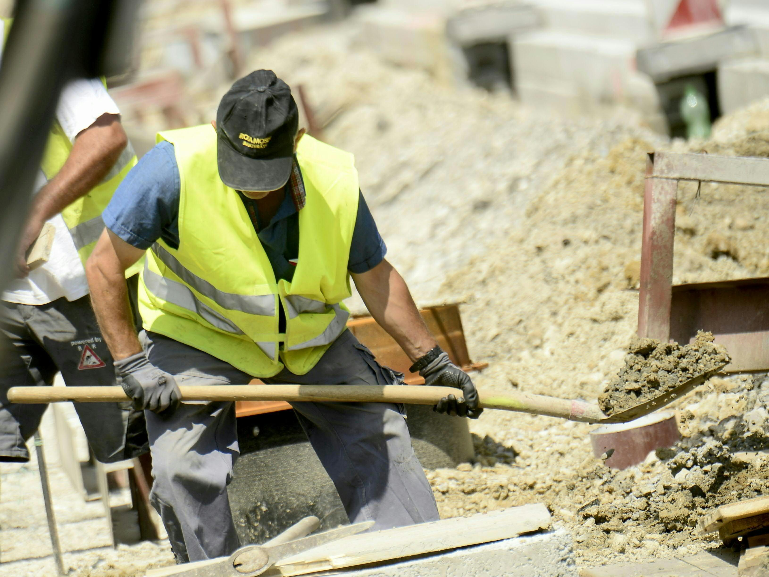 Nächtliche Sanierungsarbeiten werden am Kreuzungsplateau Triester Straße/Erlaaer Straße durchgeführt.