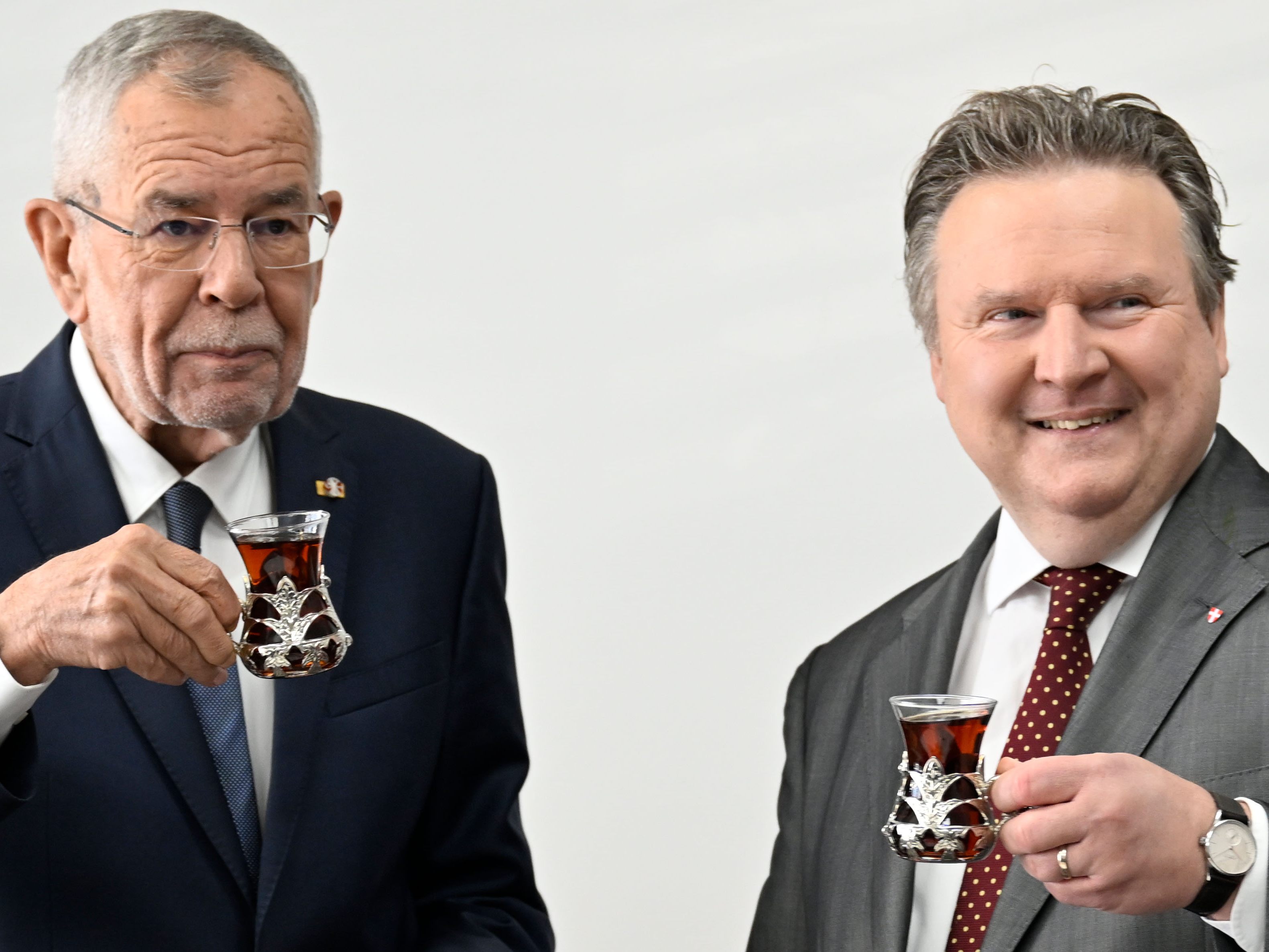 Bundespräsident Alexander Van der Bellen besuchte im Rahmen seines Wahlkampfes vor der BP-Wahl 2022 mit dem Wiener Bürgermeister Michael Ludwig (SPÖ) den Großmarkt in Inzersdorf. Bundespräsident Alexander Van der Bellen besuchte im Rahmen seines Wahlkampfes vor der BP-Wahl 2022 mit dem Wiener Bürgermeister Michael Ludwig (SPÖ) den Großmarkt in Inzersdorf.