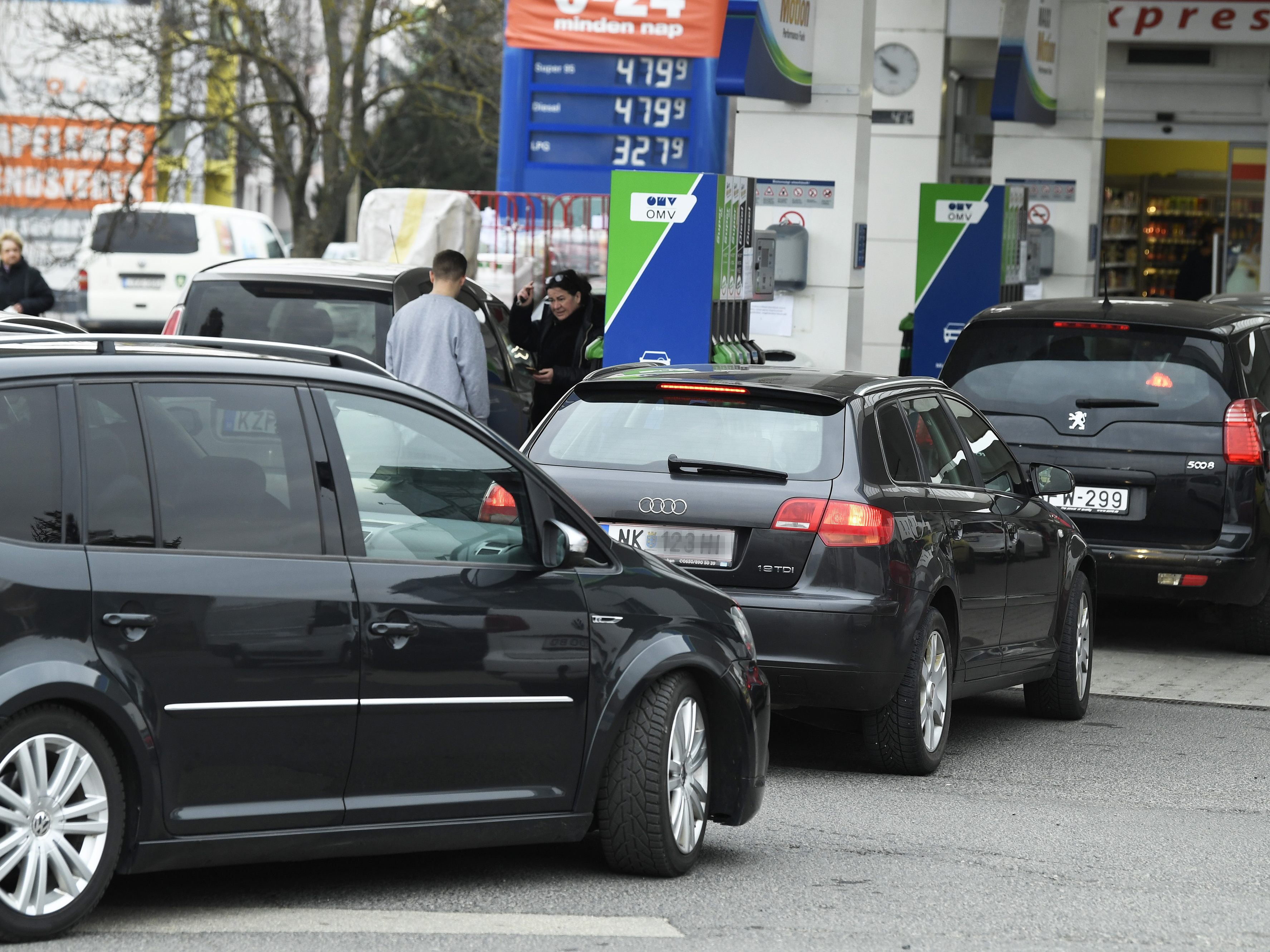 Die CO2-Bepreisung macht sich langsam an den Tankstellen bemerkbar.