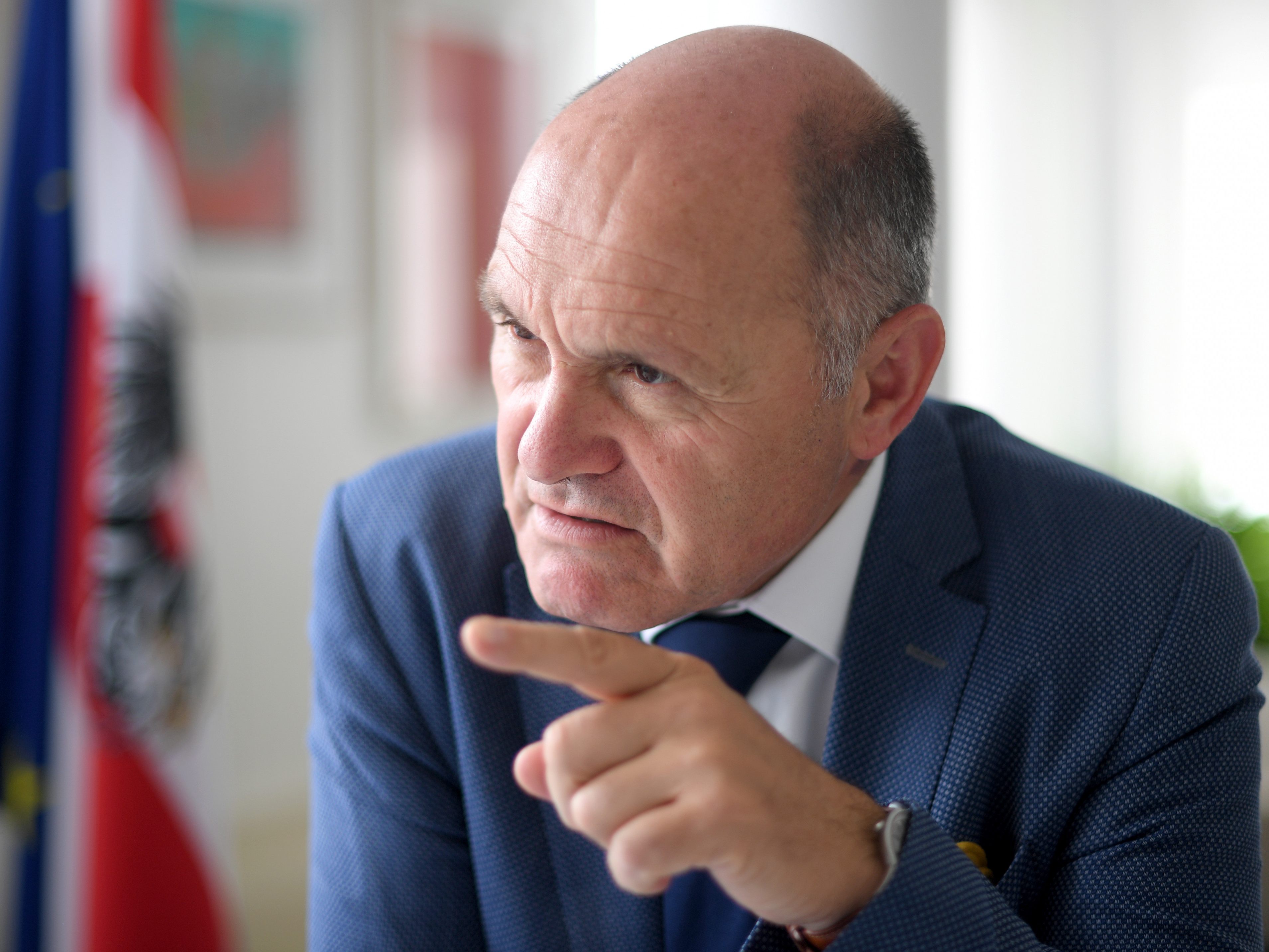 Nationalratspräsident Wolfgang Sobotka (ÖVP) wehrt sich gegen Schmids Aussagen zum Alois-Mock-Institut. Nationalratspräsident Wolfgang Sobotka (ÖVP) wehrt sich gegen Schmids Aussagen zum Alois-Mock-Institut.