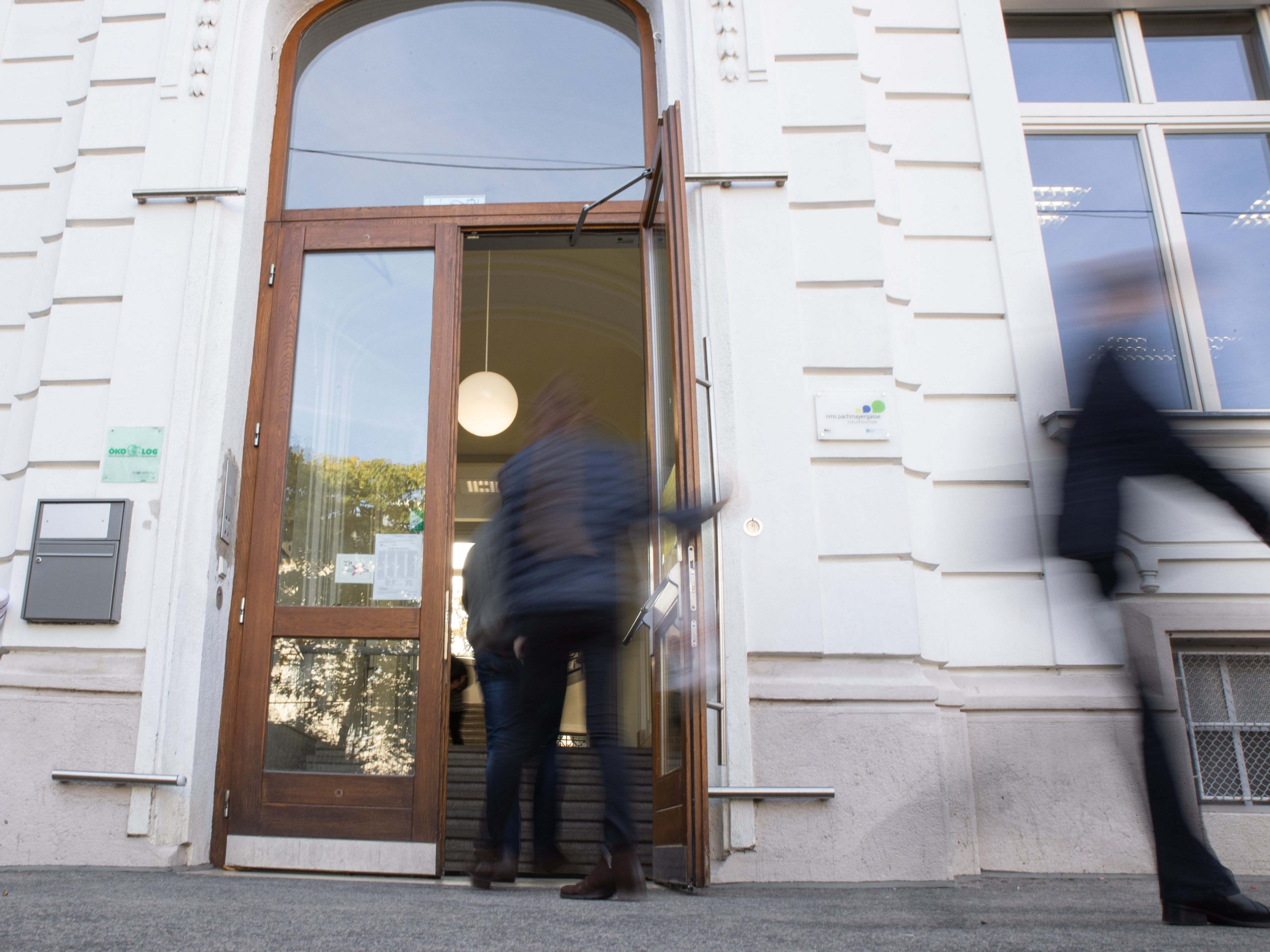Wahlbeteiligung geringer, aber kein dramatischer Einbruch. Wahlbeteiligung geringer, aber kein dramatischer Einbruch.