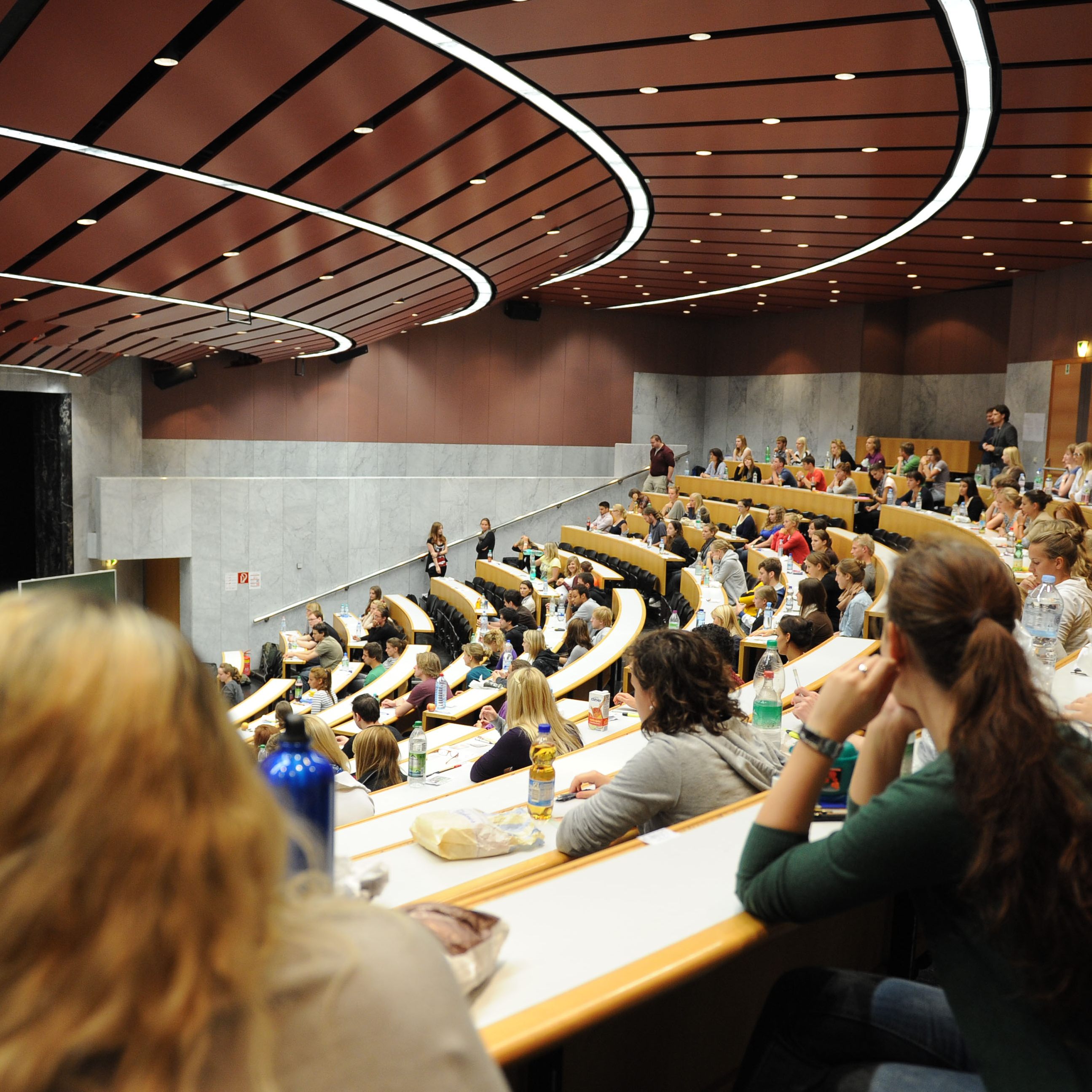 Die Unis in Österreich ringen aufgrund der Teuerung um finanzielle Mittel.