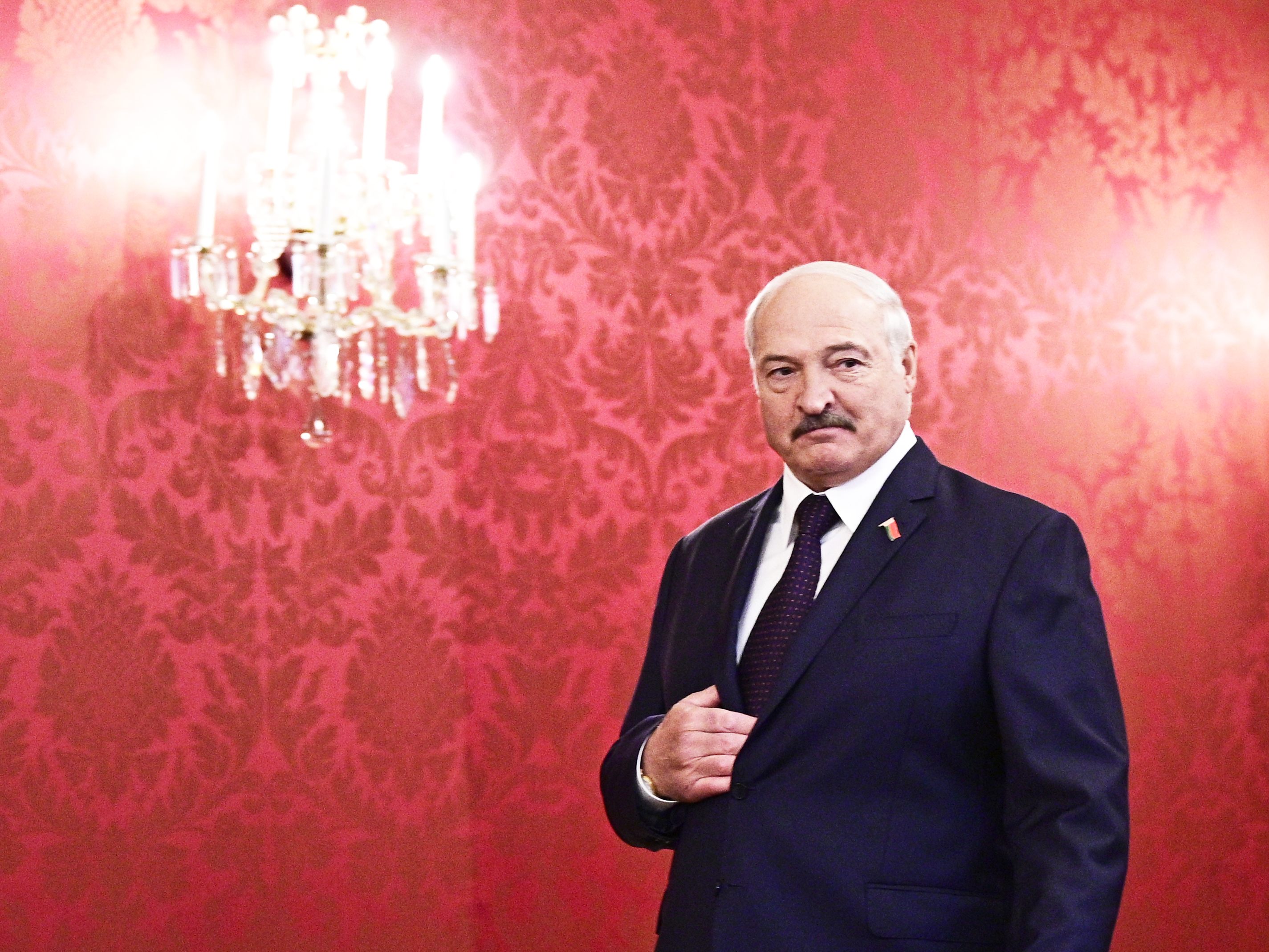 Unter der Führung von Lukaschenko bereitet sich Belarus auf den Krieg vor. Unter der Führung von Lukaschenko bereitet sich Belarus auf den Krieg vor.