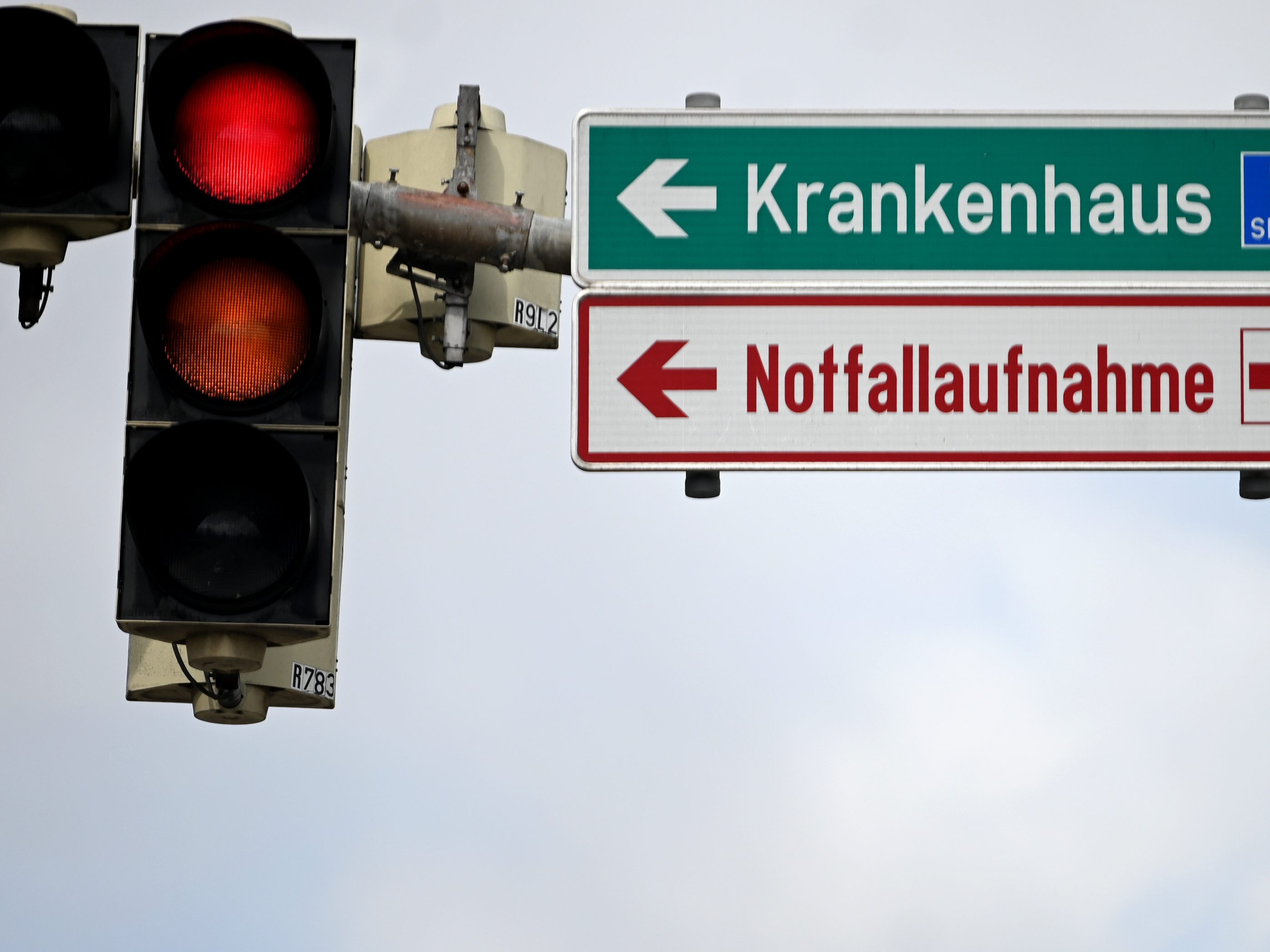 Ein 15-Jähriger wurde in Wien-Floridsdorf von einem Pkw erfasst. Ein 15-Jähriger wurde in Wien-Floridsdorf von einem Pkw erfasst.