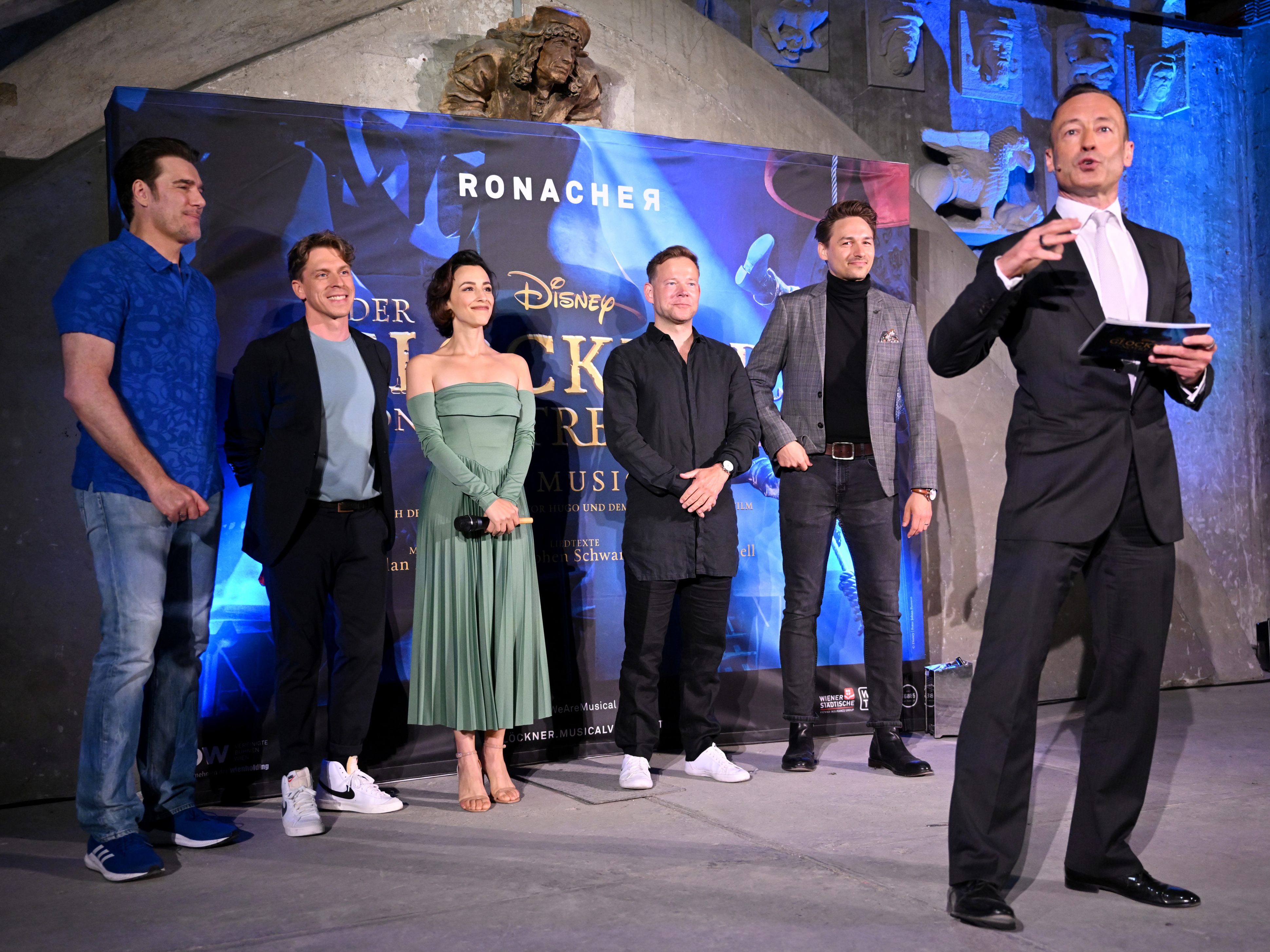 In Wien fiebert man der Premiere des "Glöckners von Notre Dame" im Ronacher entgegen. In Wien fiebert man der Premiere des "Glöckners von Notre Dame" im Ronacher entgegen.