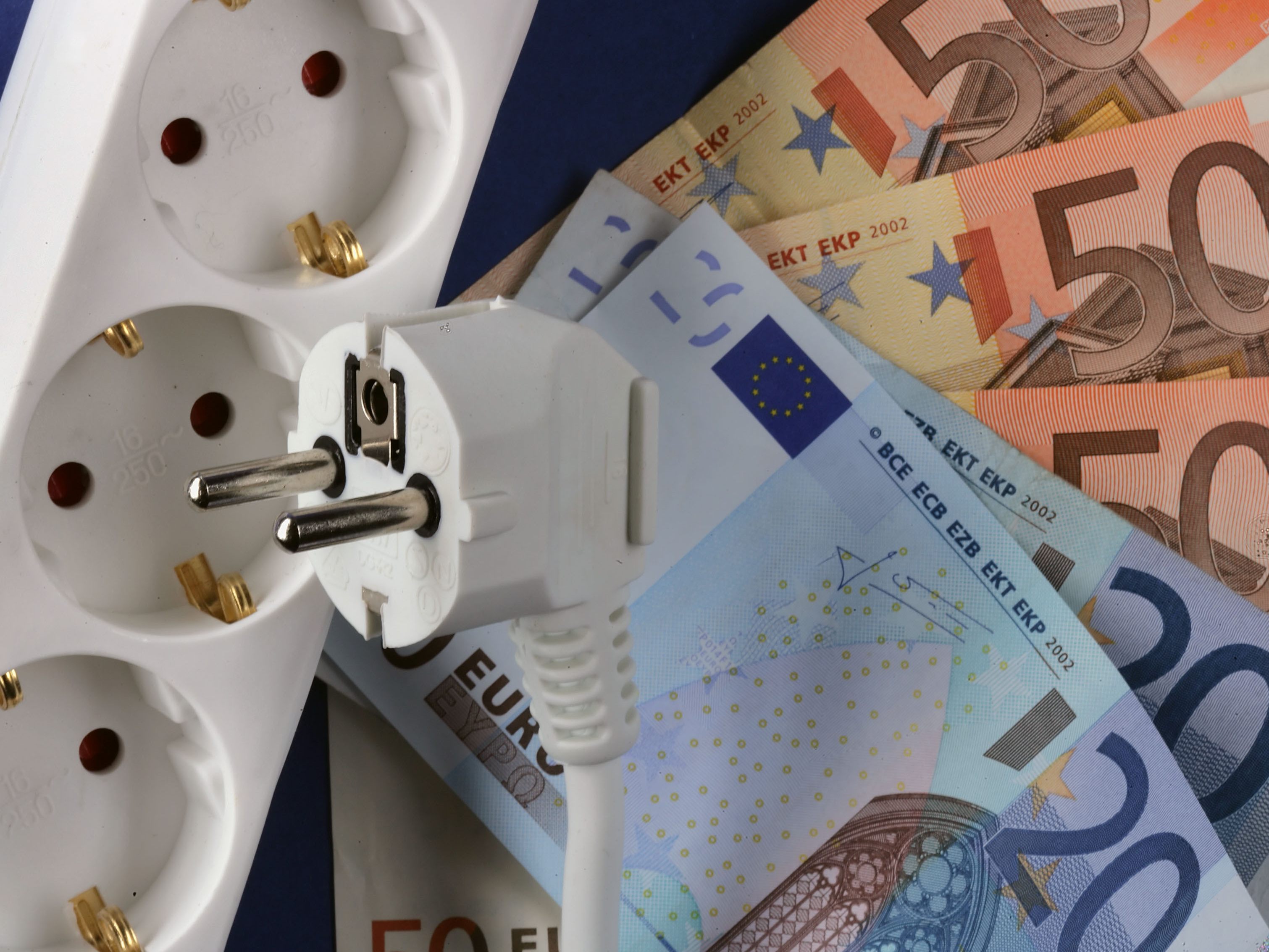 Der Energieanbieter Maxenergy soll seinen Kunden trotz Preisgarantien vorzeitig gekündigt haben. Der Energieanbieter Maxenergy soll seinen Kunden trotz Preisgarantien vorzeitig gekündigt haben.