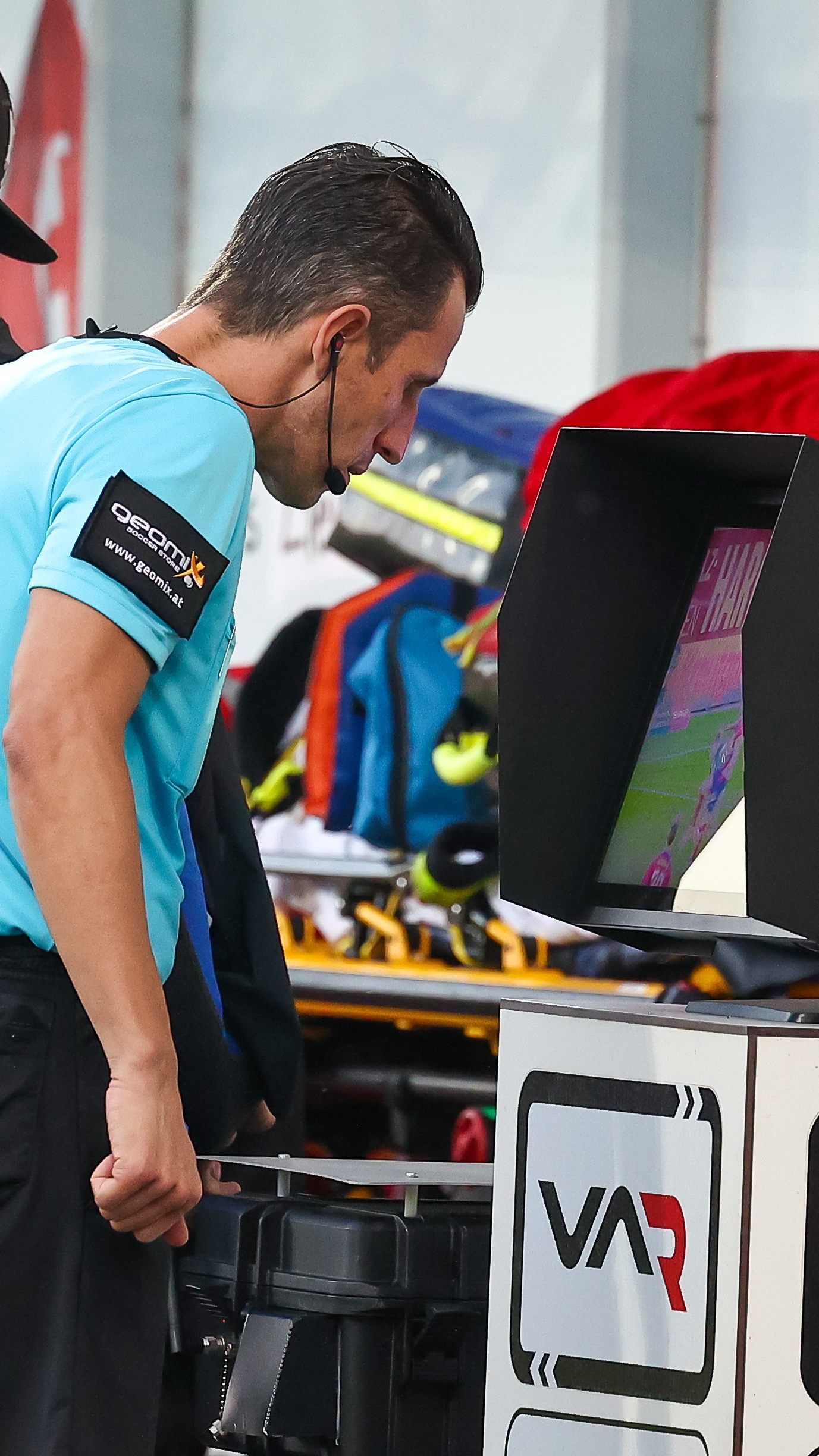 VAR gesteht falschen Eingriff bei Ried - Rapid ein.