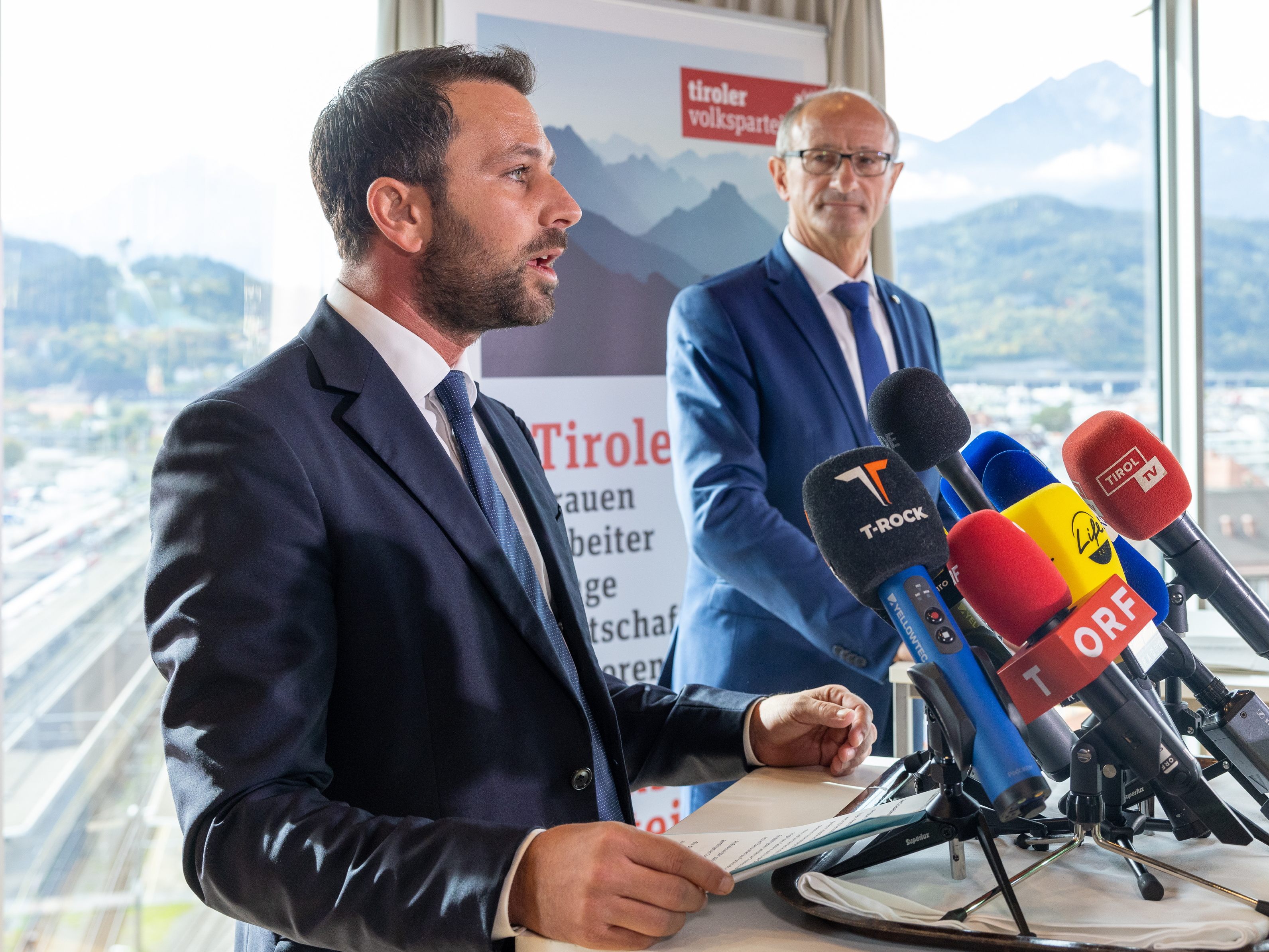 ÖVP-Chef Anton Mattle und SPÖ-Chef Georg Dornauer starteten nach der Tirol-Wahl ihre Koalitionsverhandlungen.