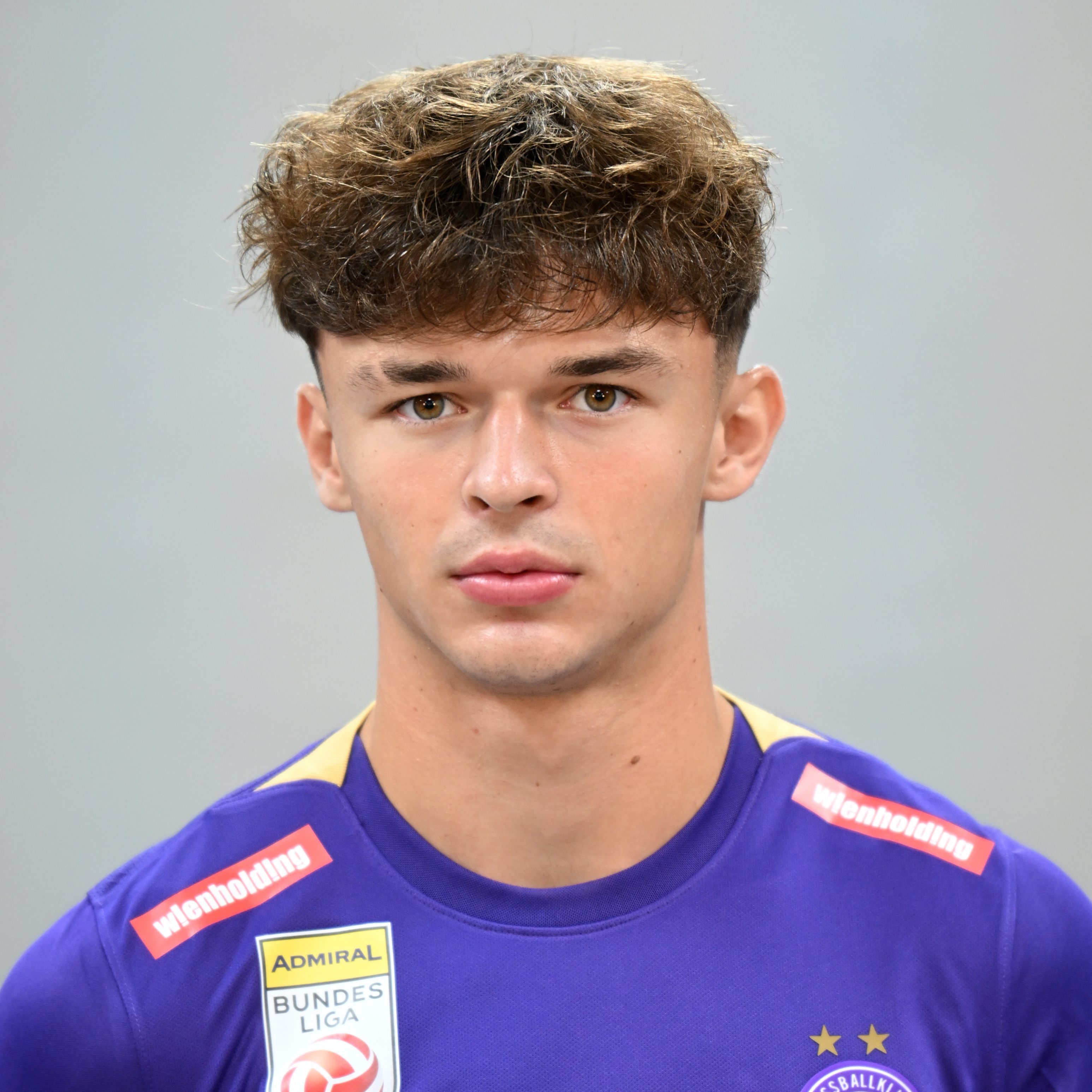 Austrias Huskovic ist nach seinem Unfall am rechten Knie operiert worden.