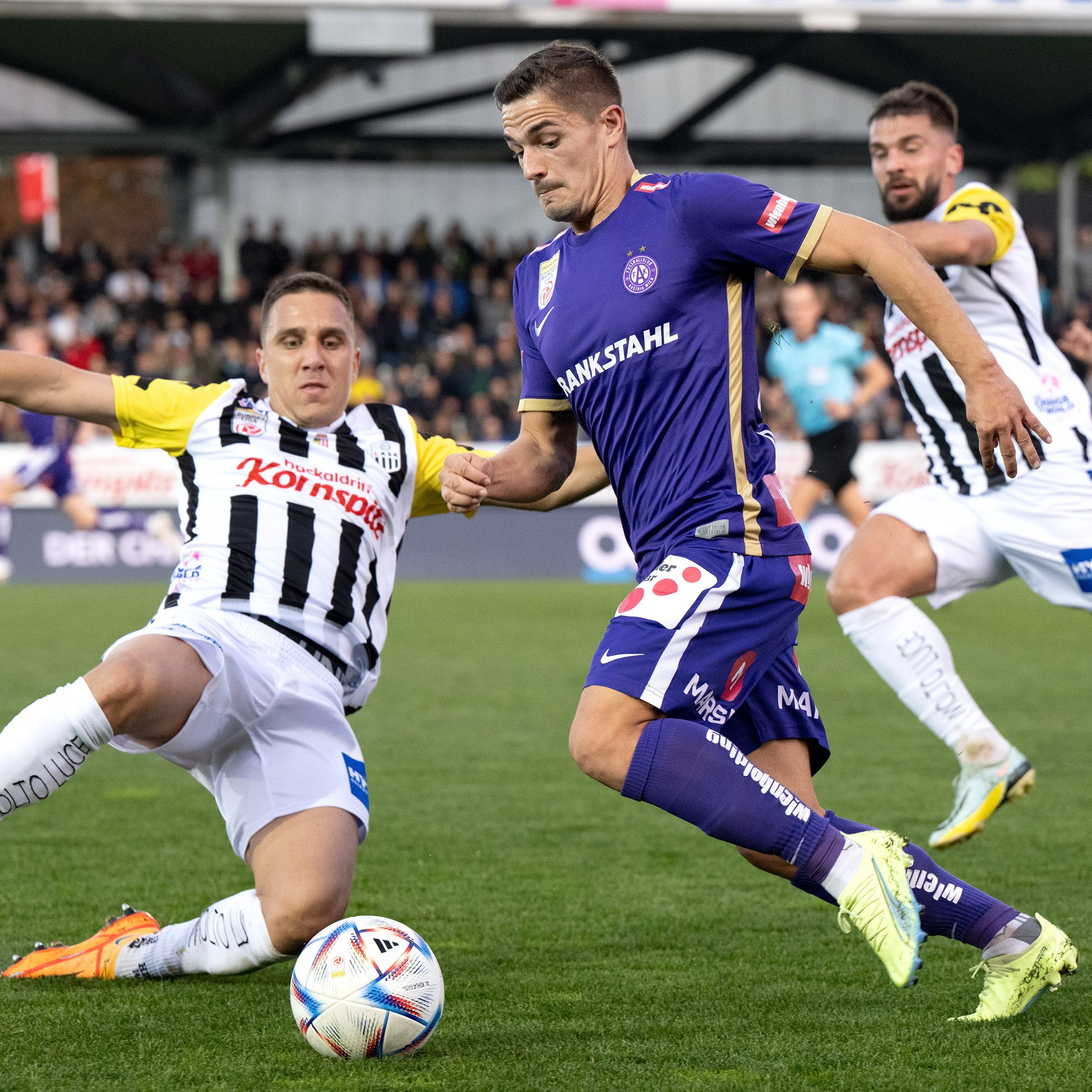 Die Wiener Austria und der LASK trennen sich 2:2.