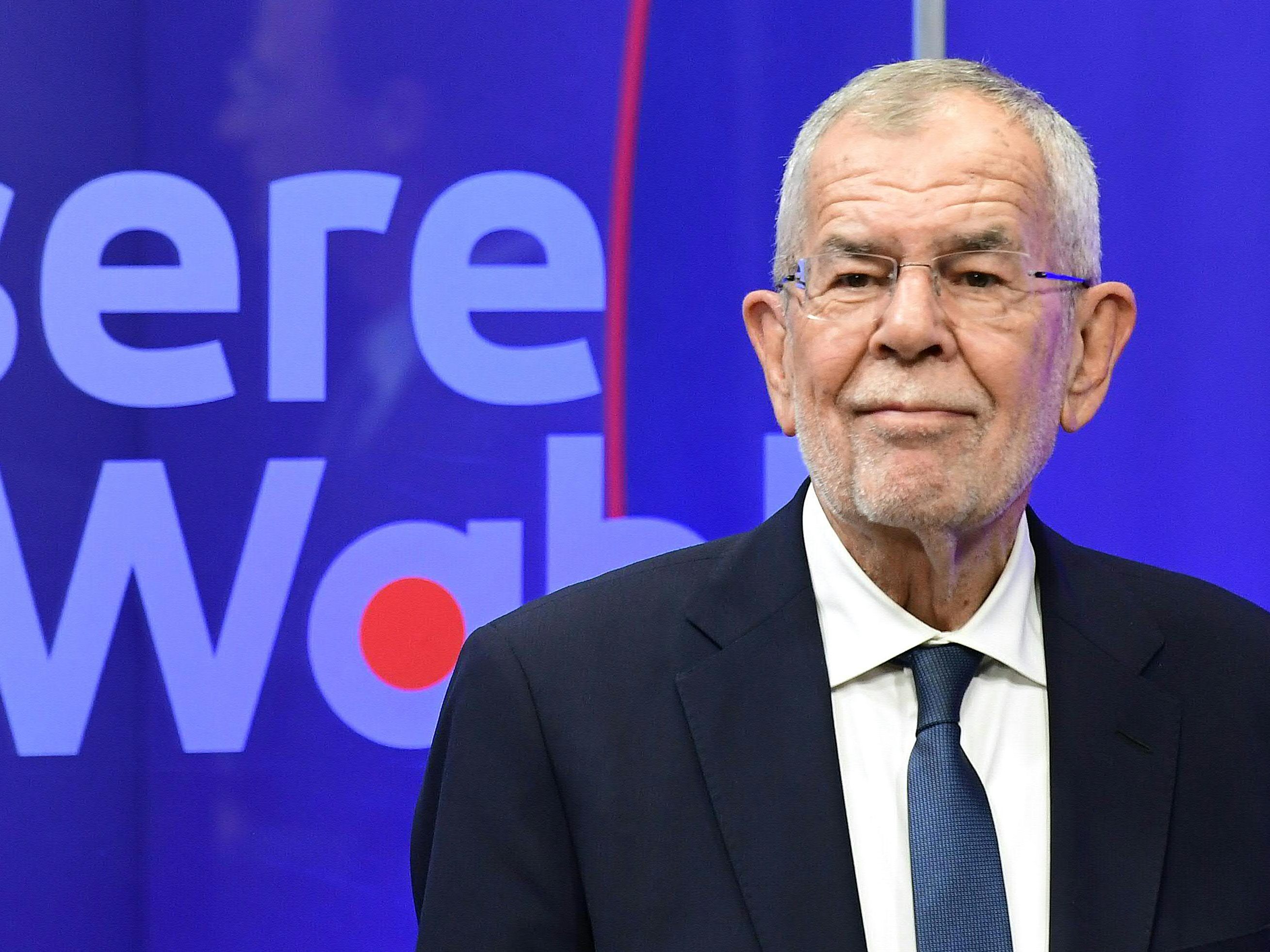 Laut dem vorläufigen Endergebnis hat Alexander Van der Bellen mit 54,6 Prozent gewonnen. Laut dem vorläufigen Endergebnis hat Alexander Van der Bellen mit 54,6 Prozent gewonnen.