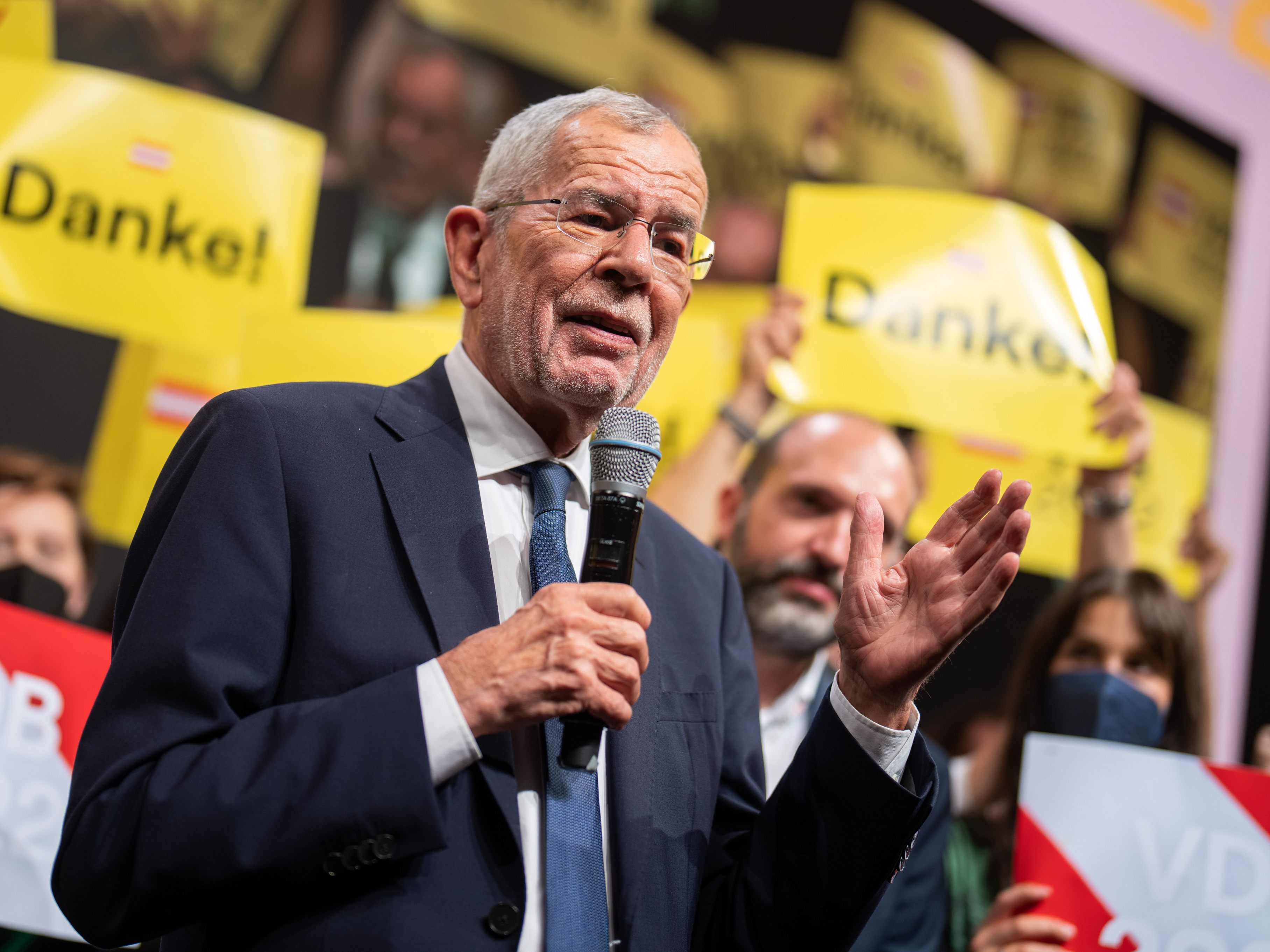 "Wir haben es geschafft", meinte Van der Bellen bei der Wahlparty.