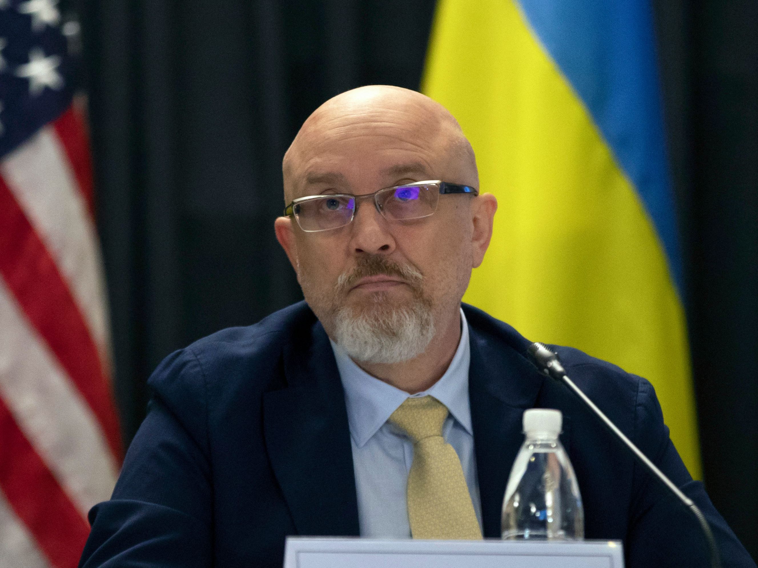 Ukraines Verteidigungsminister: "Ihr könnt immer noch Russland vor einer Tragödie bewahren." Ukraines Verteidigungsminister: "Ihr könnt immer noch Russland vor einer Tragödie bewahren."