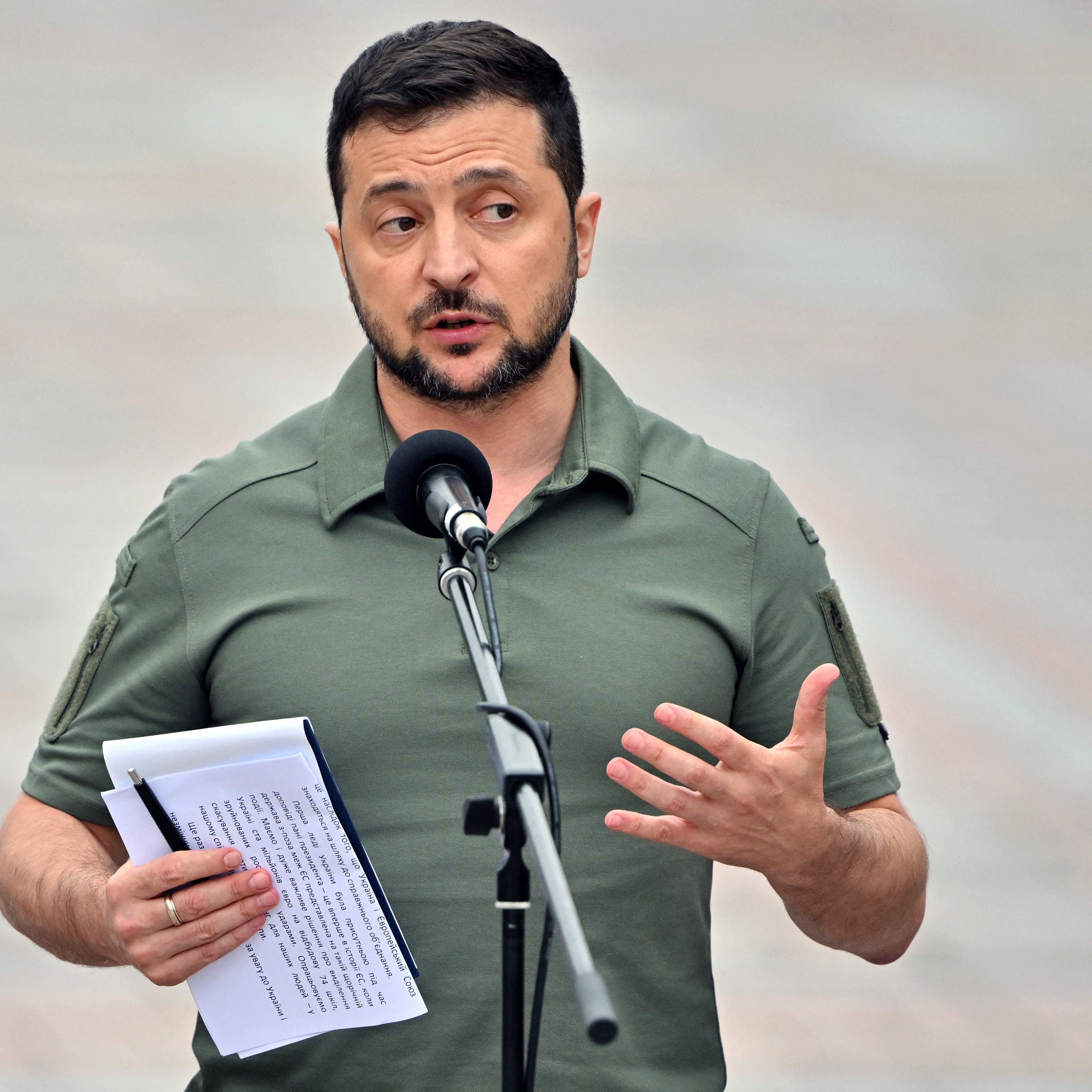 Selenskyj gibt die Rückeroberung von Lyman bekannt.