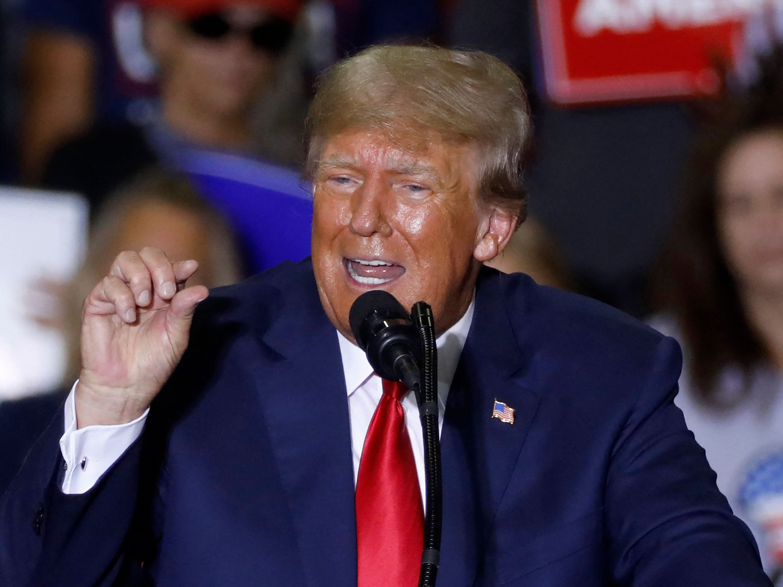Ex-US-Präsident Donald Trump verklagt CNN. Ex-US-Präsident Donald Trump verklagt CNN.