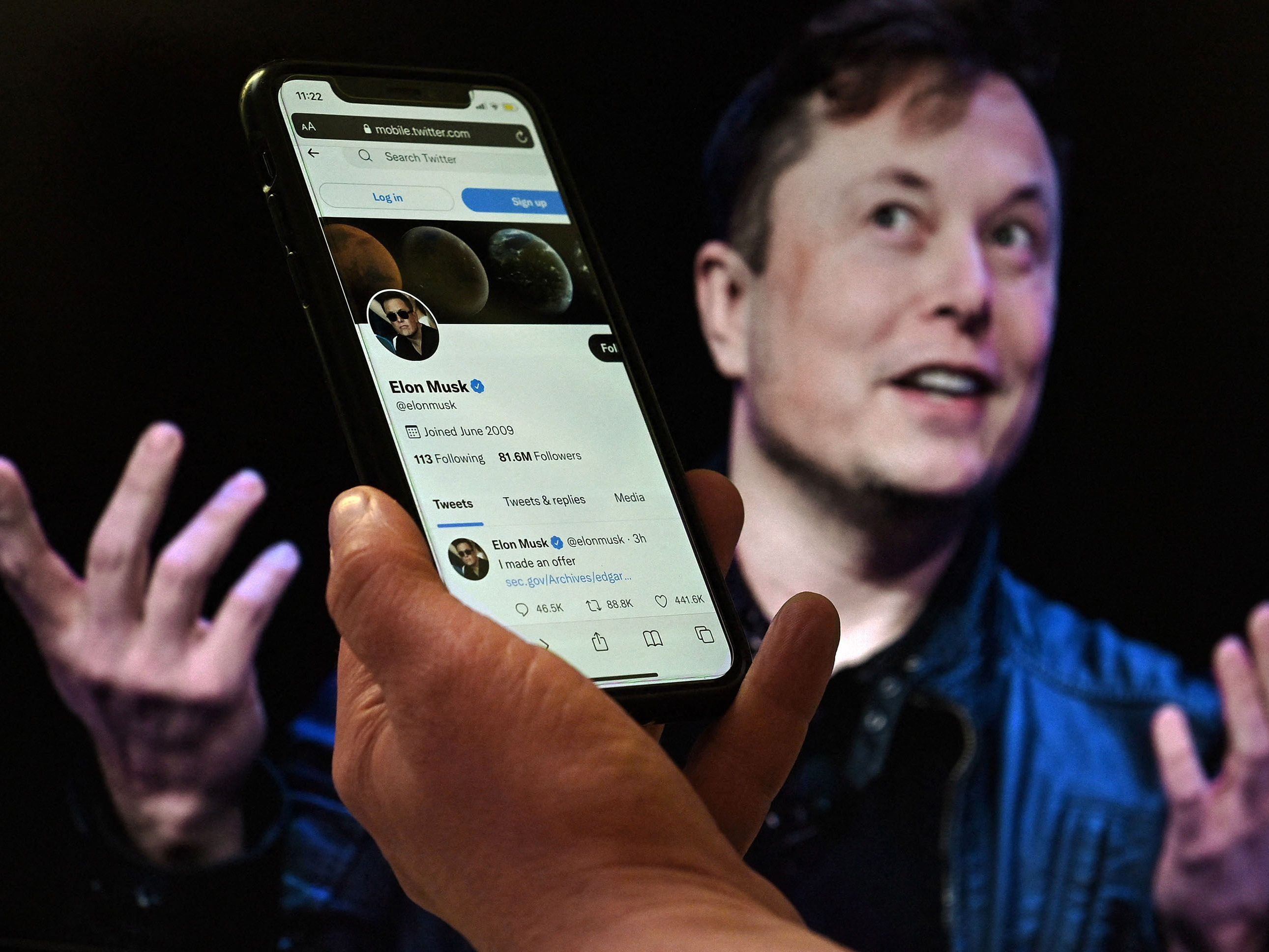 Tech-Enfant terrible Elon Musk will Twitter jetzt doch kaufen. Tech-Enfant terrible Elon Musk will Twitter jetzt doch kaufen.