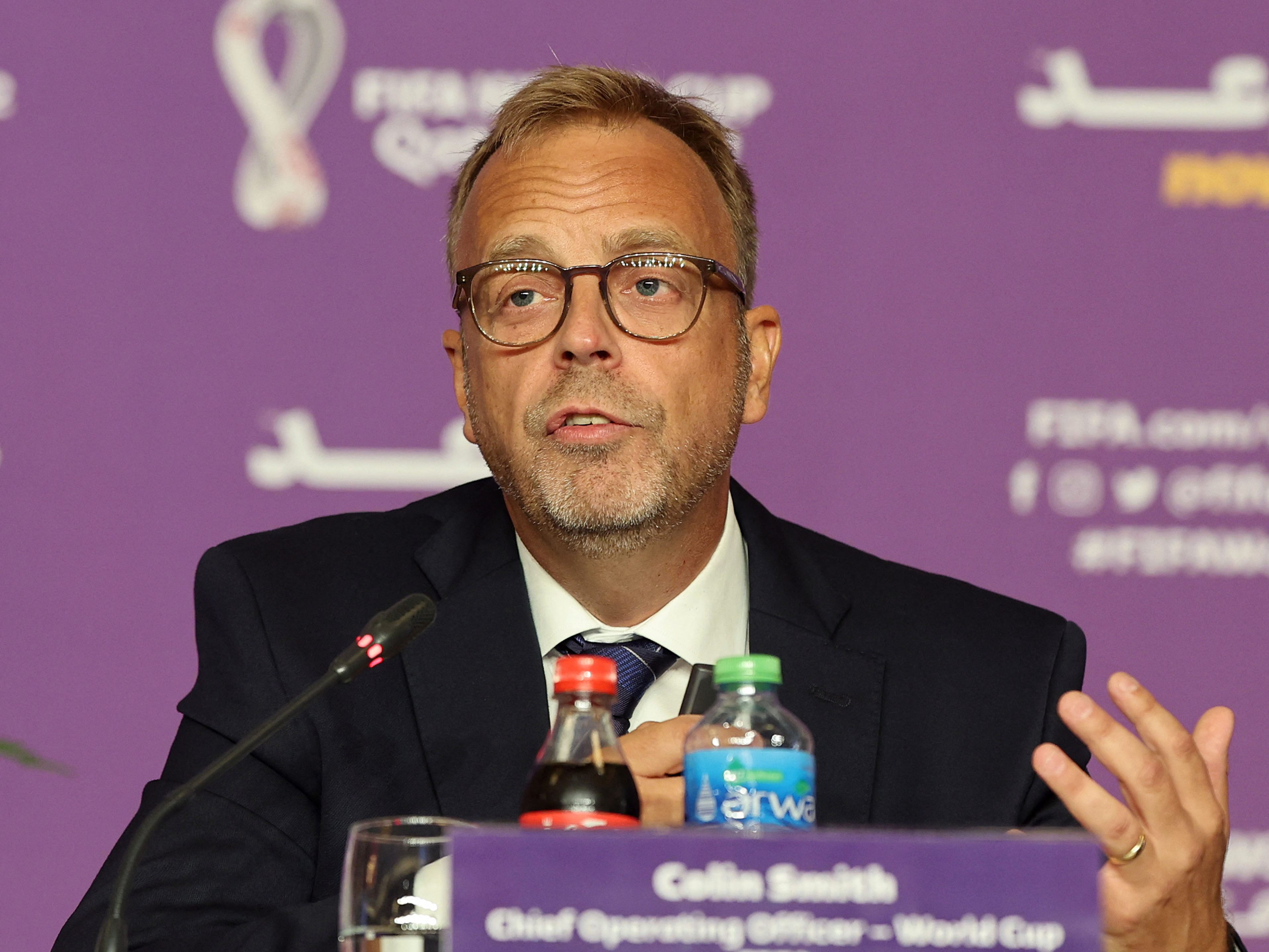 WM-Chef Colin Smith hat darüber informiert, welche Mannschaft als Erste zur Fußball-Weltmeisterschaft anreisen wird. WM-Chef Colin Smith hat darüber informiert, welche Mannschaft als Erste zur Fußball-Weltmeisterschaft anreisen wird.