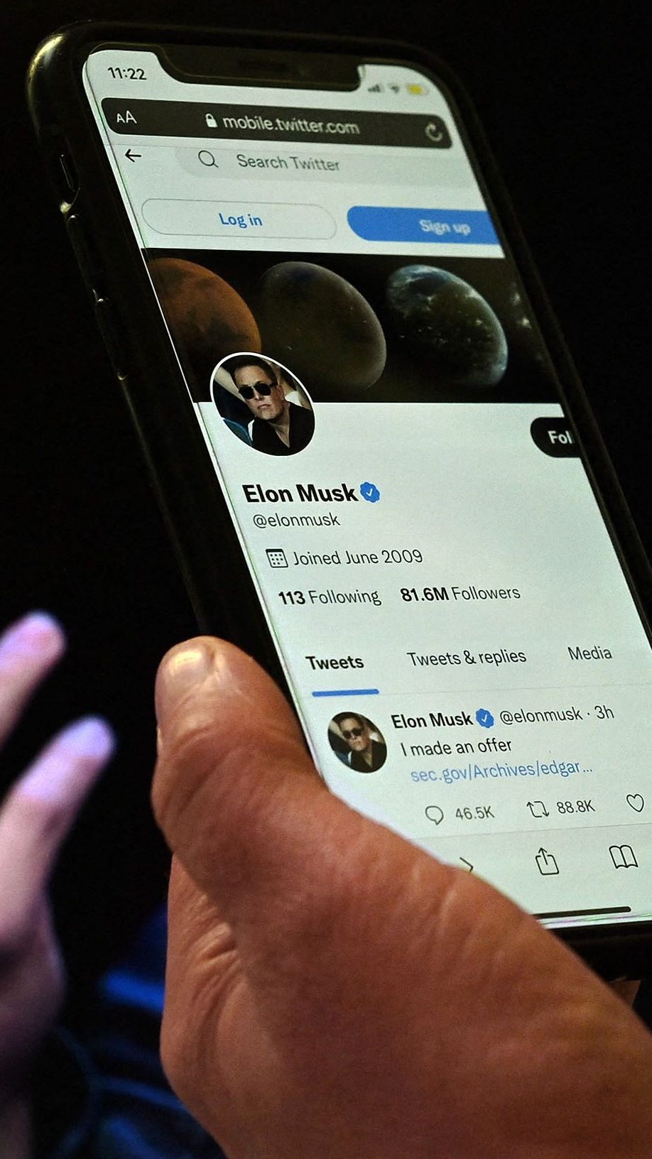 Kaufen oder nicht? Nach monatelangem Hin- und Her ist die Twitter-Übernahme durch Elon Musk nun offiziell.