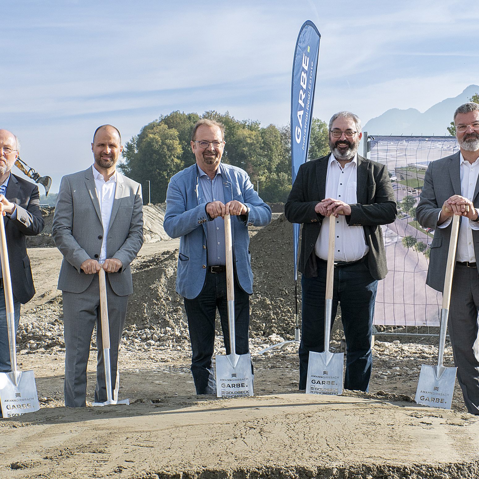 Wolfgang Reim (CEO Amann Girrbach), Marco Tittler (Wirtschaftslandesrat), Rainer Siegele (Bgm. Mäder), Georg Vallaster (GF Goldbeck Rhomberg), Jan Dietrich Hempel (GF Garbe Industrial Real Estate).