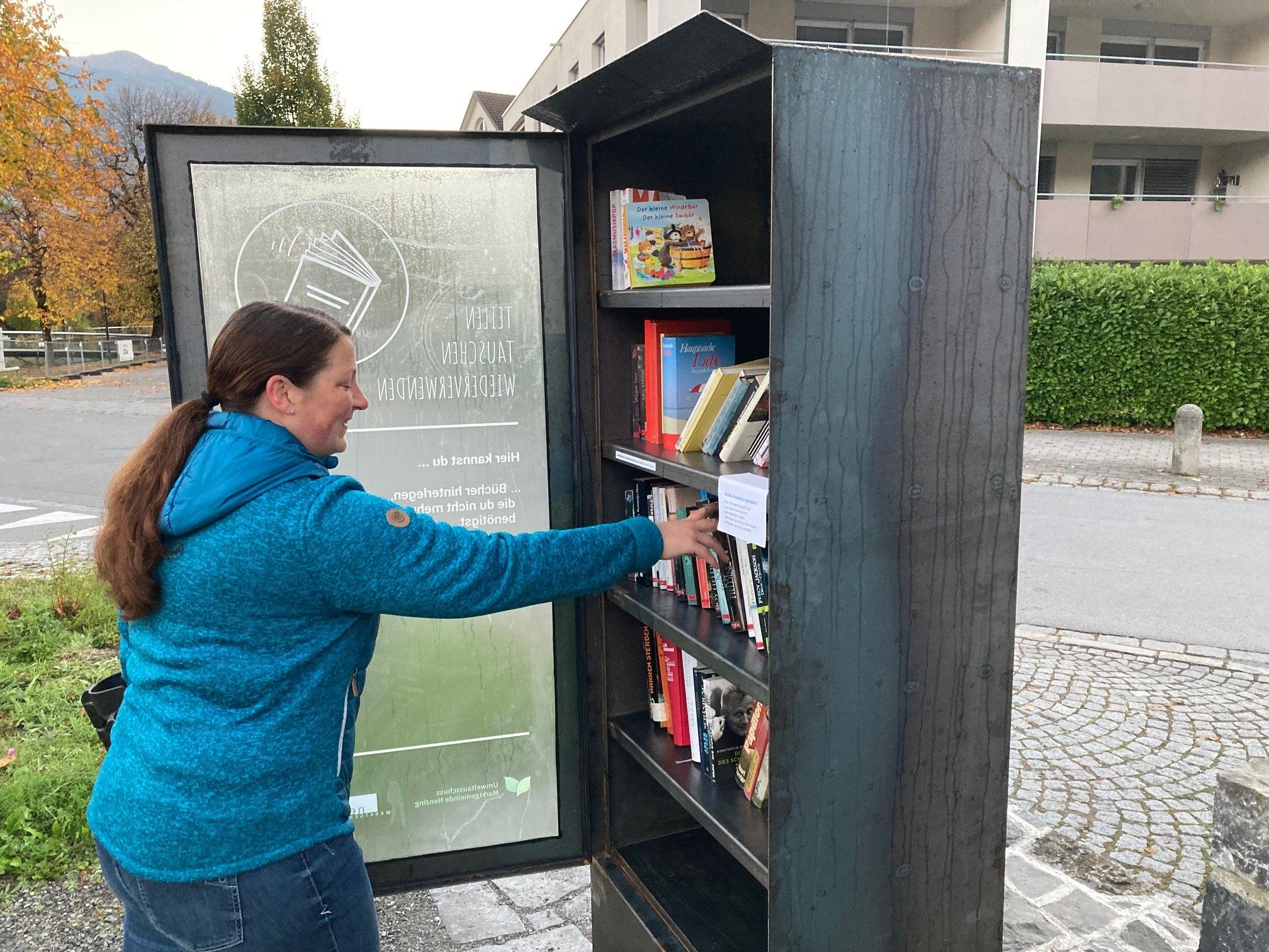 Rausnehmen, lesen und wieder reinstellen – so einfach funktioniert das Prinzip des offenen Bücherschranks. Rausnehmen, lesen und wieder reinstellen – so einfach funktioniert das Prinzip des offenen Bücherschranks.
