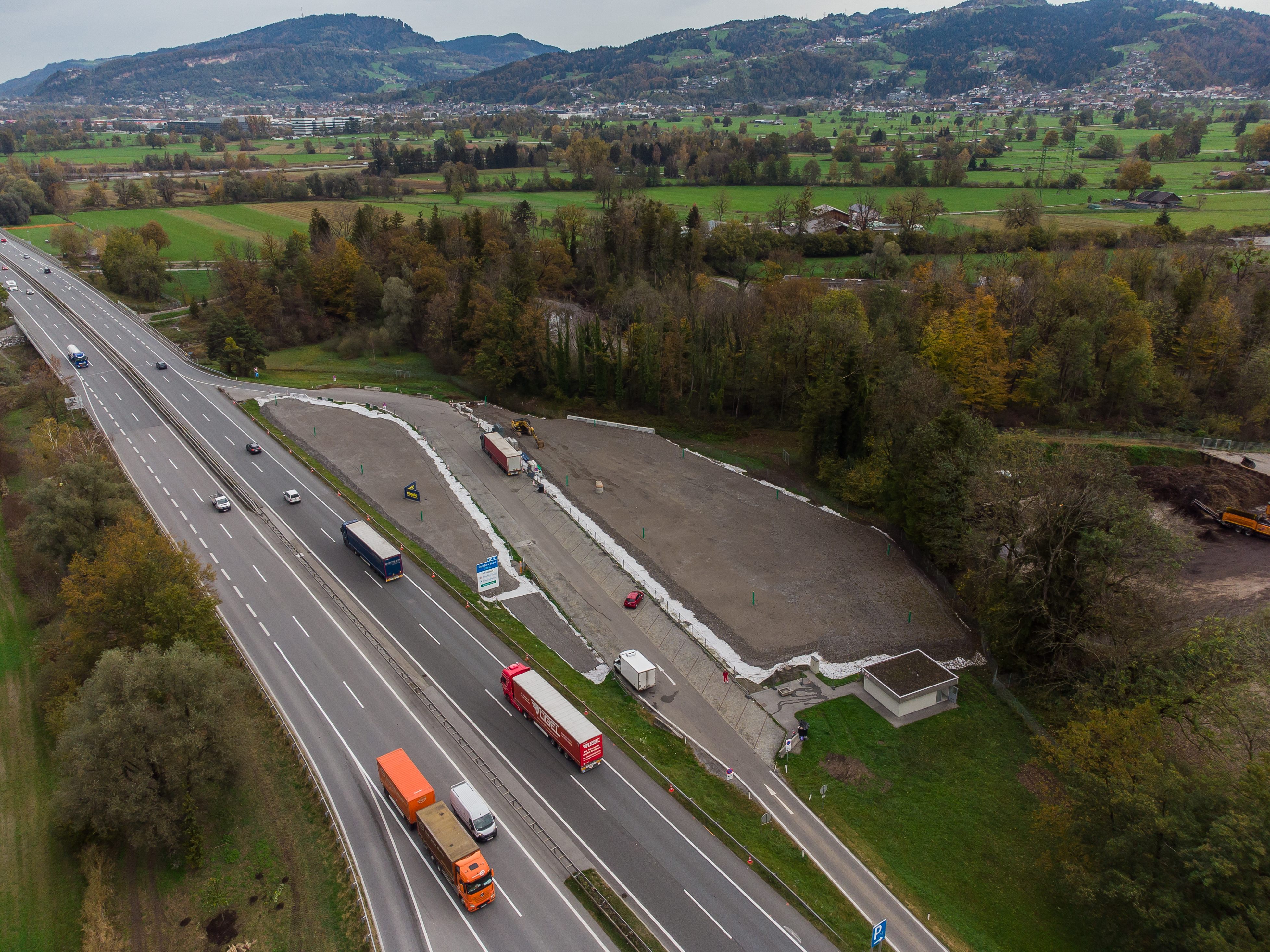 Sperre des Parkplatzes ab 2. November bis voraussichtlich Dezember 2023 Sperre des Parkplatzes ab 2. November bis voraussichtlich Dezember 2023