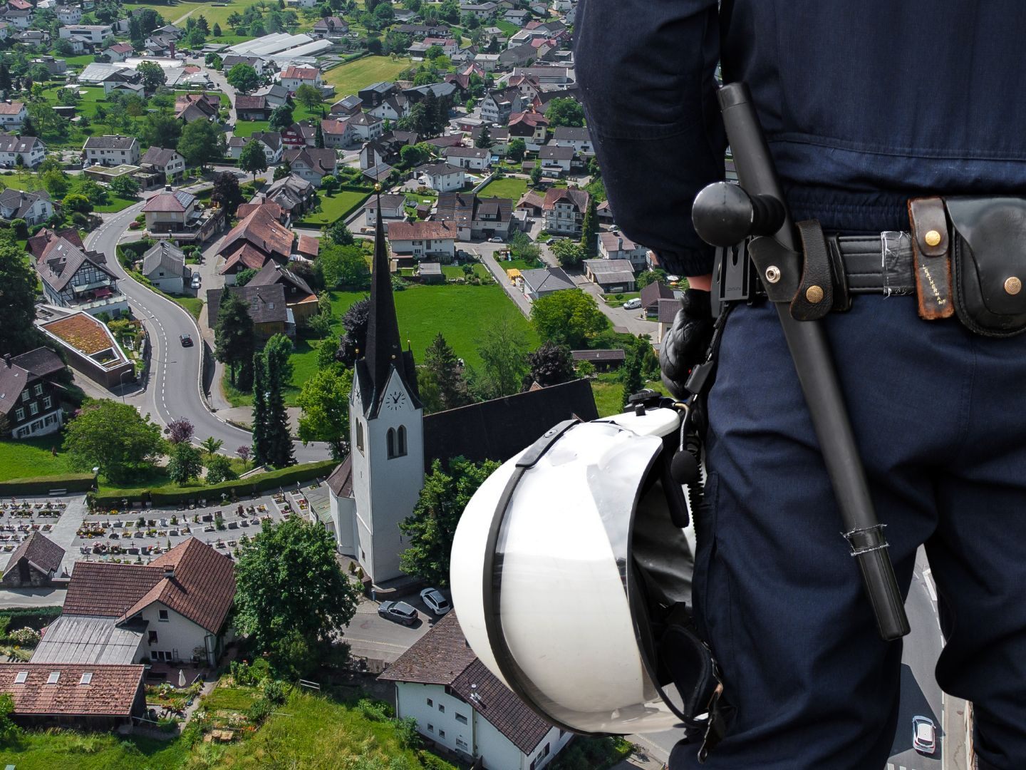 Die Polizei hat sich eine Verfolgungsjagd mit einem 15-jährigen Mopedfahrer geliefert. Die Polizei hat sich eine Verfolgungsjagd mit einem 15-jährigen Mopedfahrer geliefert.