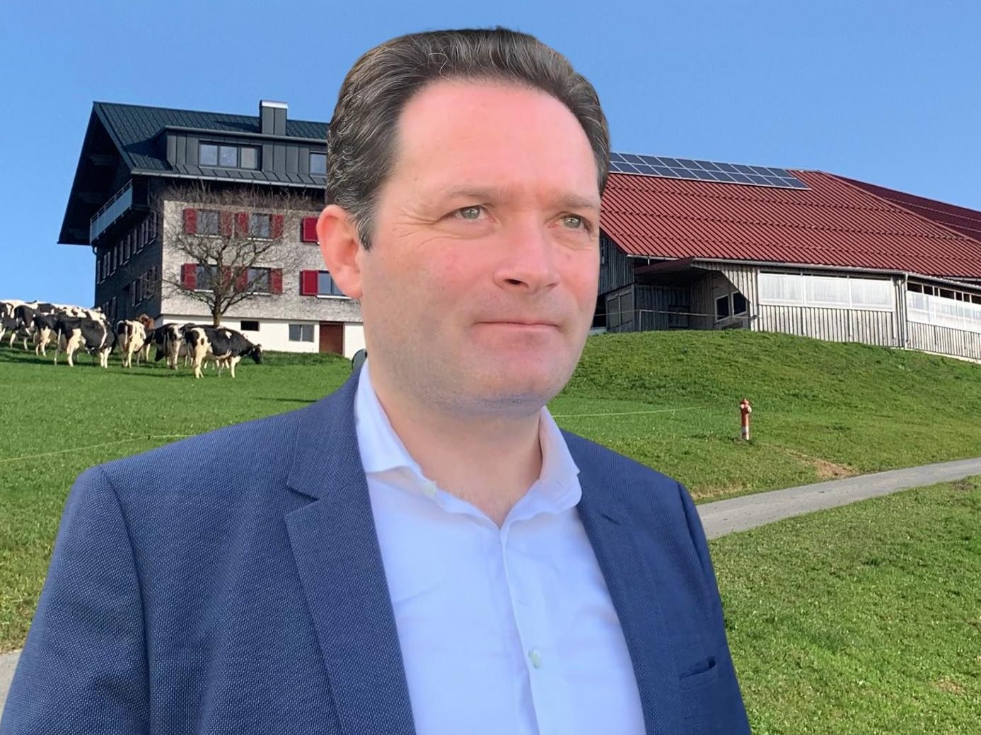 Landwirtschaftsminister Totschnig besuchte den Hof von Familie Eller in Möggers.