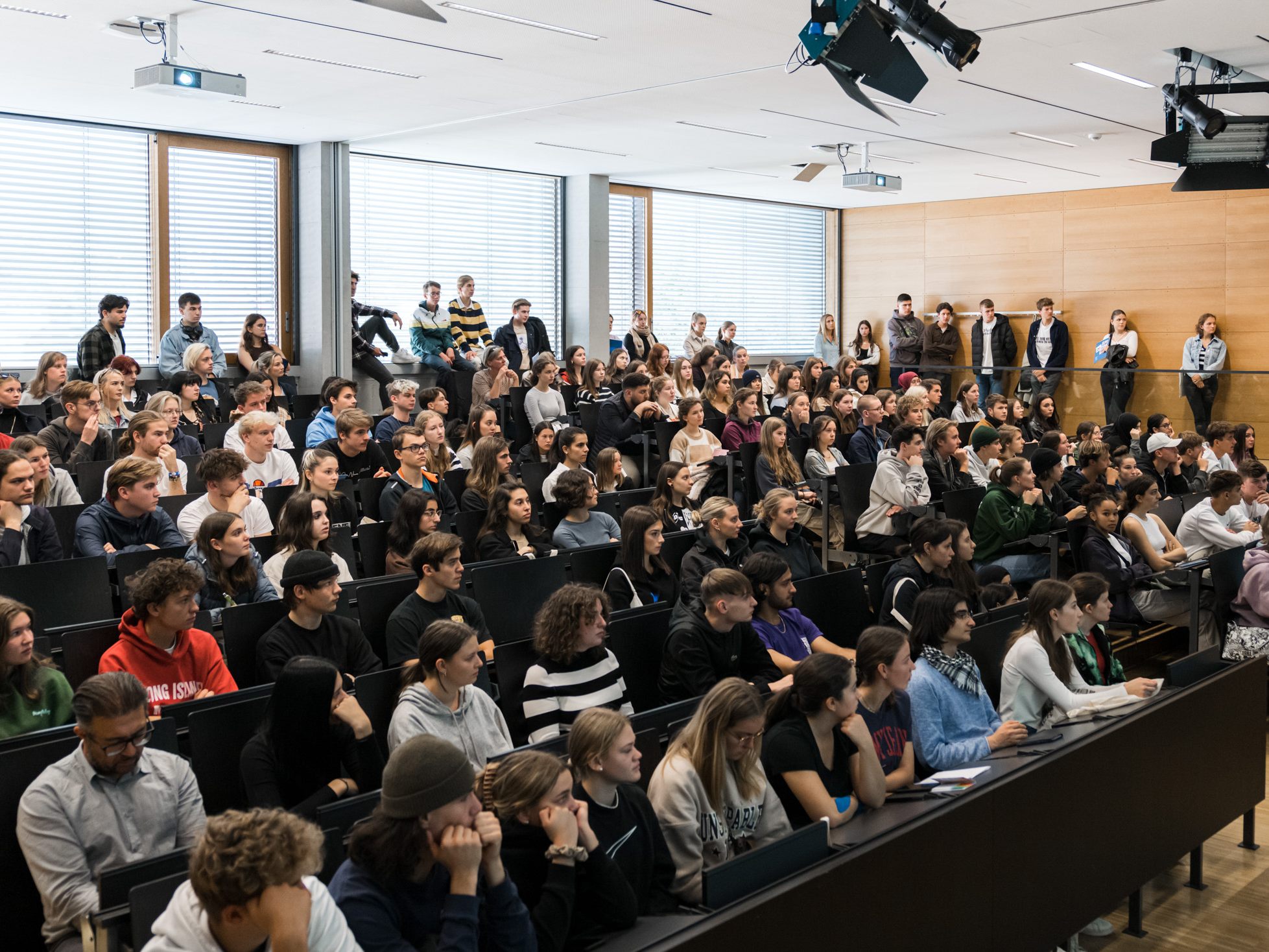 Fachhochschulen, Universitäten und andere Institutionen stellten sich in Vorträgen vor.