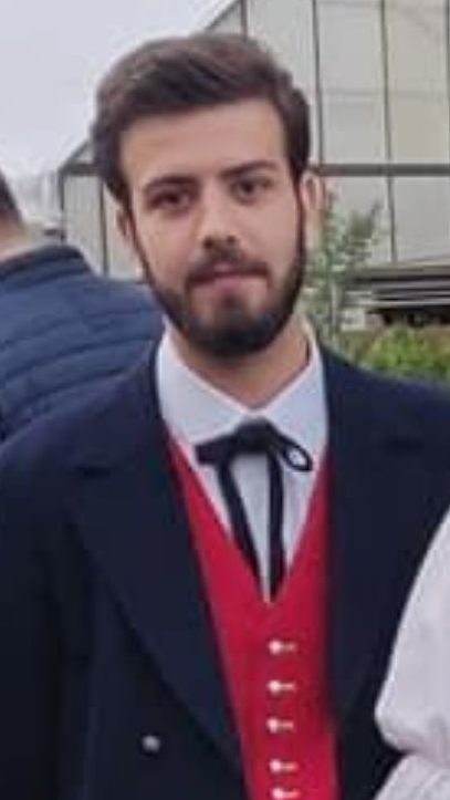 Benjamin fühlt sich in der Tracht wohl.