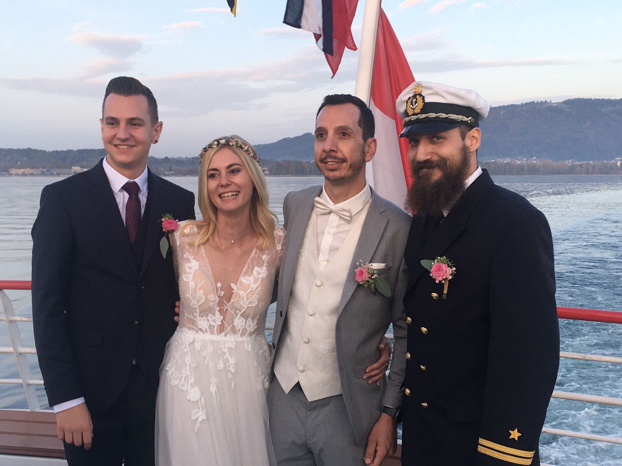 Nadine Broger und Moritz Nesensohn mit ihren Trauzeugen Daniel Broger sowie Raphael Watzdorf. Nadine Broger und Moritz Nesensohn mit ihren Trauzeugen Daniel Broger sowie Raphael Watzdorf.
