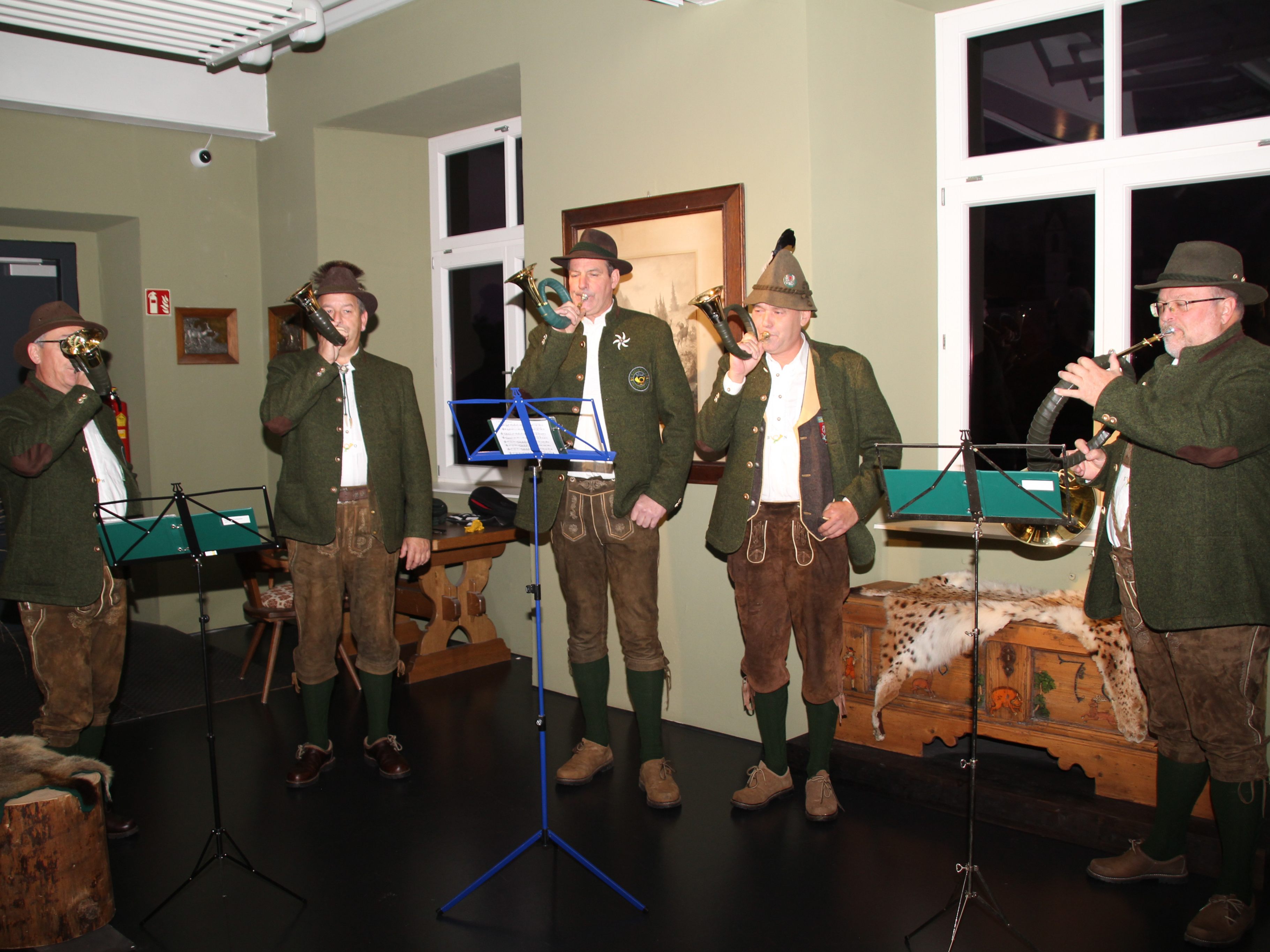 Jagdhornbläser der Vorarlberger Jägerschaft im Vorarlberger Jagdmuseum.