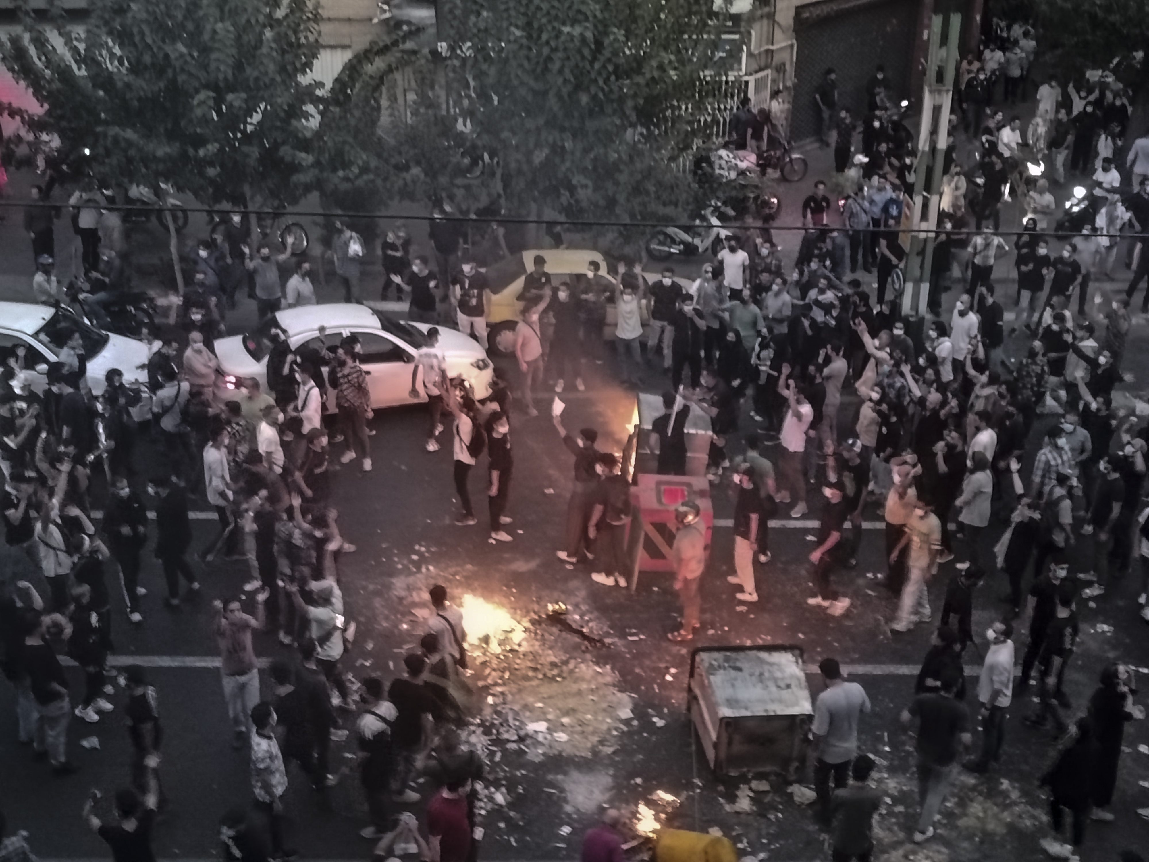 Bei den Protesten im Iran soll auch ein Österreicher festgenommen worden sein. Bei den Protesten im Iran soll auch ein Österreicher festgenommen worden sein.