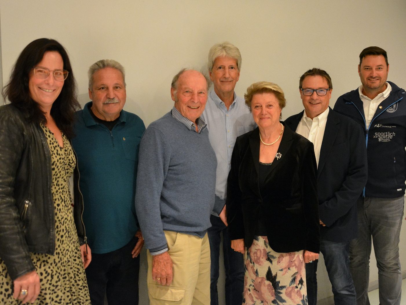 Der neue Vereinsvorstand des SV Lochau mit den beiden Ehrenobleuten, von links: Petra Böck, Norbert Fontanari, Ehrenobmann Erich Hansmann, Manfred Obexer, Ehrenobfrau Christl Gerhalter, Christophorus Schmid und Stefan Pienz.