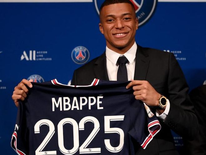 Kylian Mbappé ist mit erst 23 Jahren der wohl bestbezahlteste Fußballer, den es je gab.