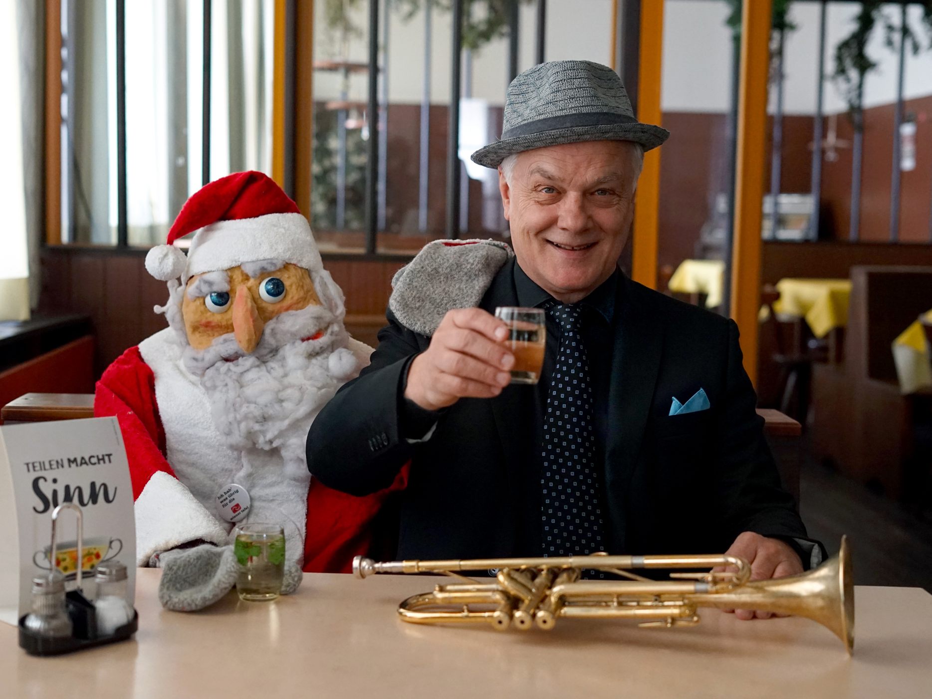 2022 findet der Musikalische Adventkalender auf Wiener Bühnen zum 14. Mal statt. 2022 findet der Musikalische Adventkalender auf Wiener Bühnen zum 14. Mal statt.